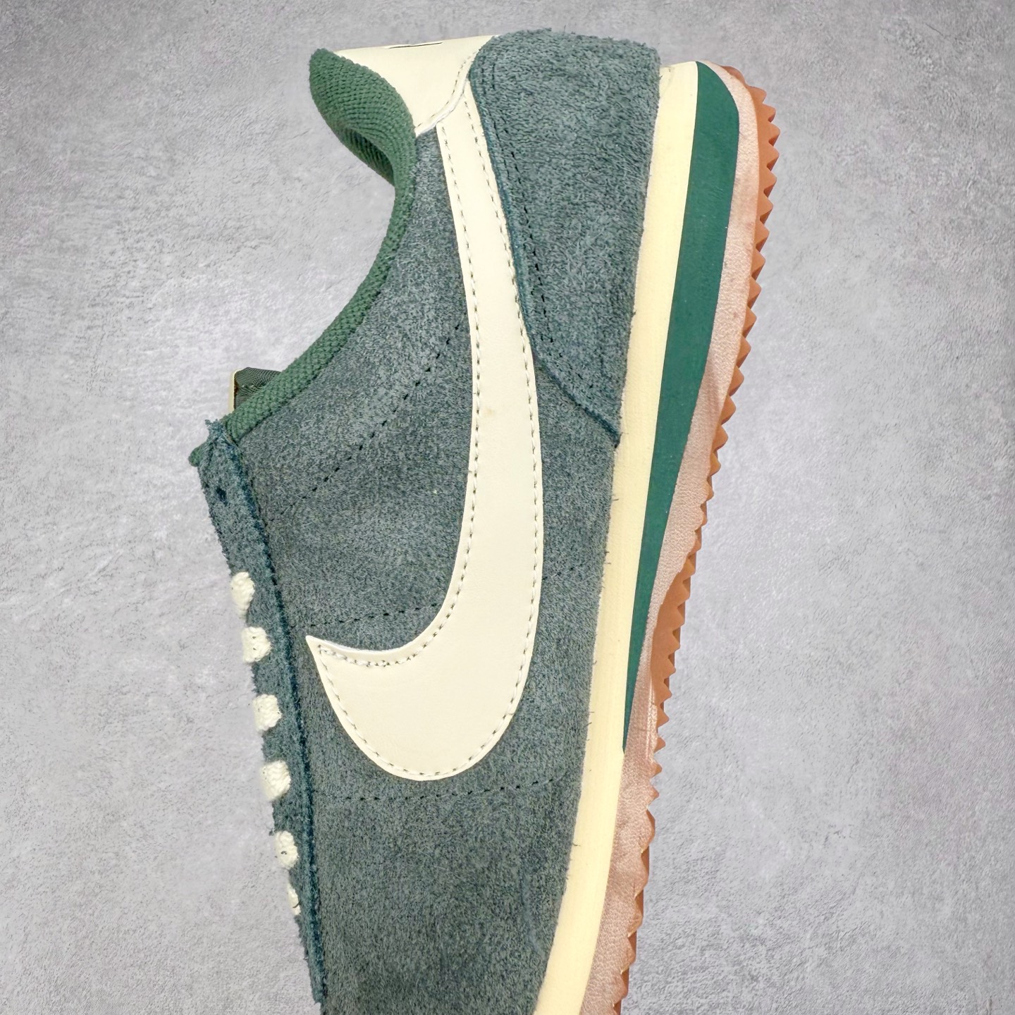 图片[7]-NK Classic Cortez Leather 阿甘复古初代皮革慢跑鞋 实体平台指令订单 全套原纸板楦头开发 原厂数据大底磨具 一比一鞋头弧度高度鞋身弧度 细节品控鞋型随意对比 正确烫金高频细节 公司级标准检验QC 区分市面一切版本 完美复刻阿甘复古鞋型 尺码：35.5 36 36.5 37.5 38 38.5 39 40 40.5 41 42 42.5 43 44 45-选品中心