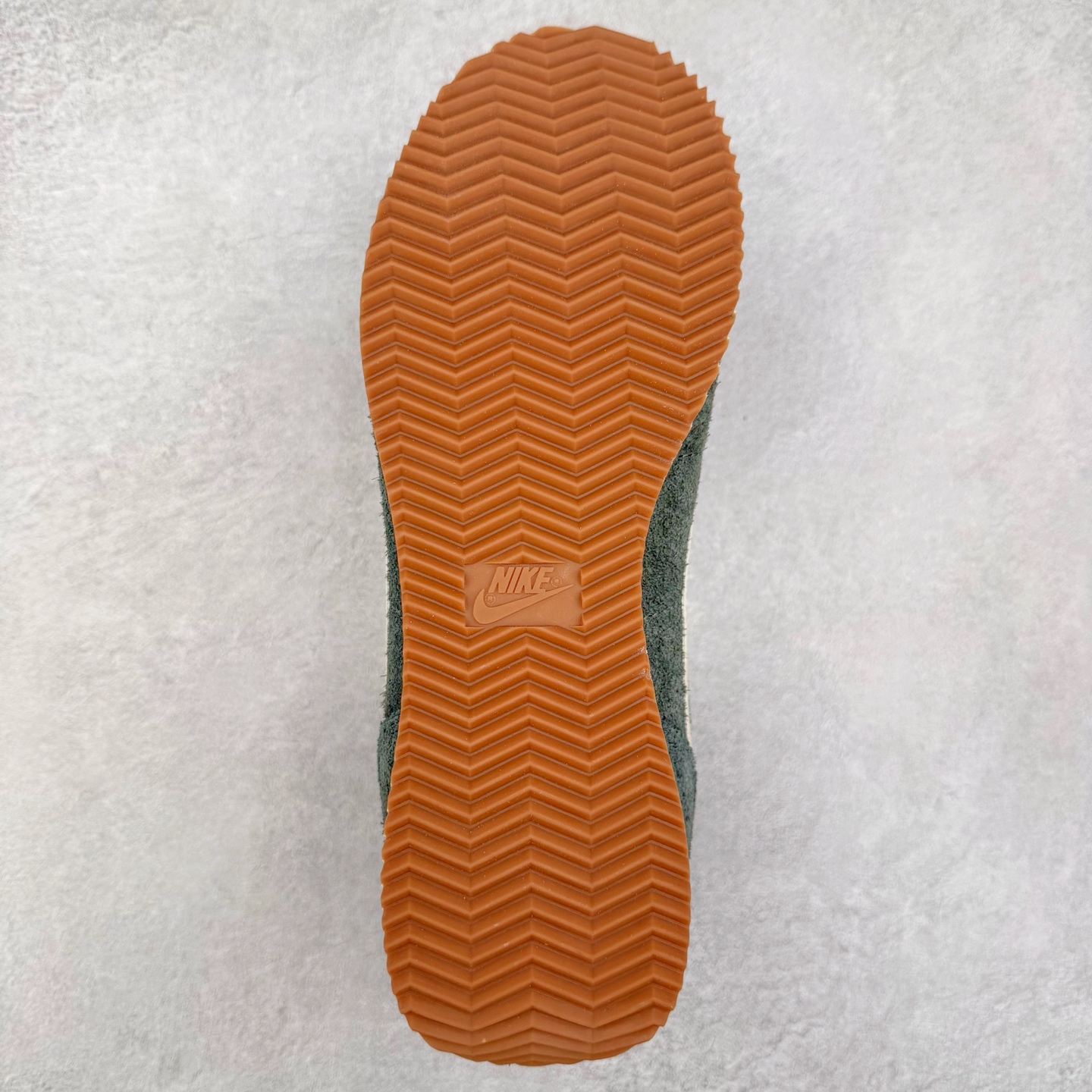 图片[9]-NK Classic Cortez Leather 阿甘复古初代皮革慢跑鞋 实体平台指令订单 全套原纸板楦头开发 原厂数据大底磨具 一比一鞋头弧度高度鞋身弧度 细节品控鞋型随意对比 正确烫金高频细节 公司级标准检验QC 区分市面一切版本 完美复刻阿甘复古鞋型 尺码：35.5 36 36.5 37.5 38 38.5 39 40 40.5 41 42 42.5 43 44 45-选品中心