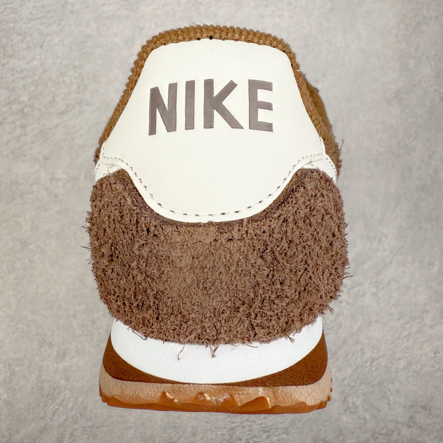 图片[8]-NK Classic Cortez Leather 阿甘复古初代皮革慢跑鞋 实体平台指令订单 全套原纸板楦头开发 原厂数据大底磨具 一比一鞋头弧度高度鞋身弧度 细节品控鞋型随意对比 正确烫金高频细节 公司级标准检验QC 区分市面一切版本 完美复刻阿甘复古鞋型 尺码：35.5 36 36.5 37.5 38 38.5 39 40 40.5 41 42 42.5 43 44 45-选品中心