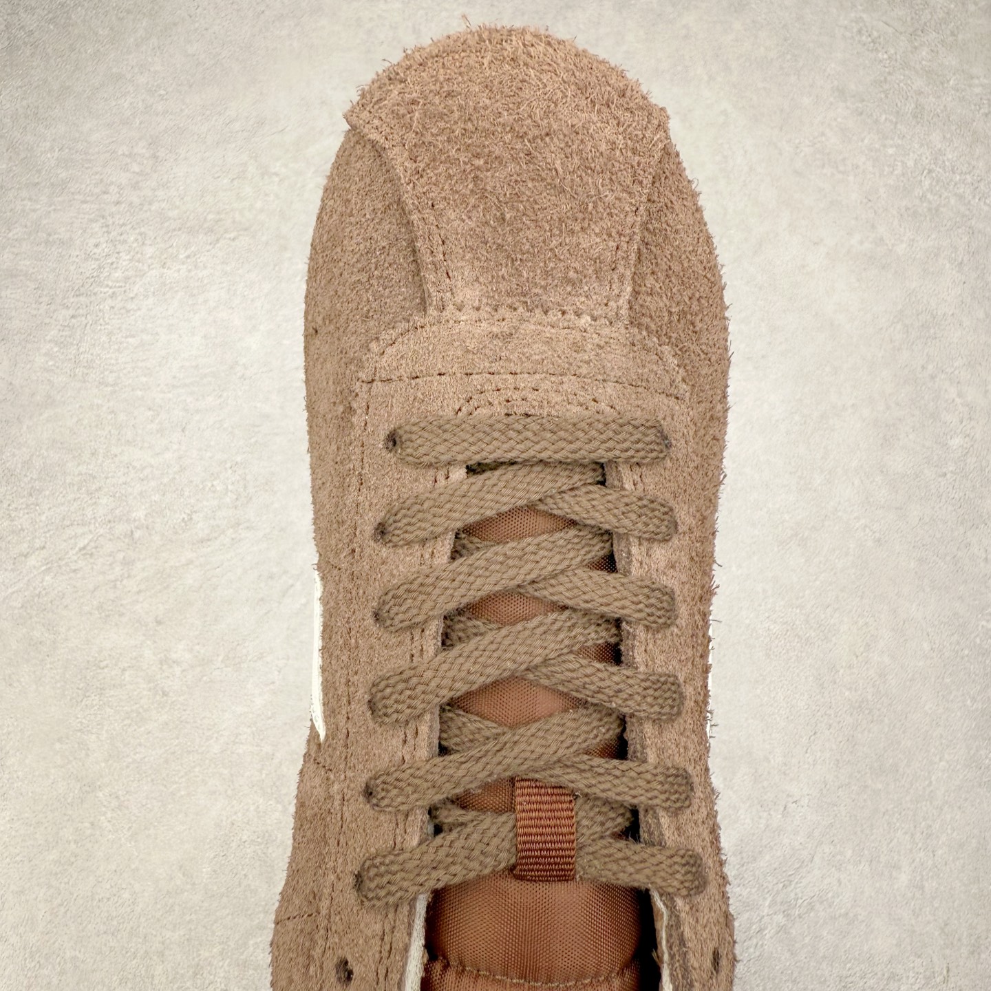 图片[4]-NK Classic Cortez Leather 阿甘复古初代皮革慢跑鞋 实体平台指令订单 全套原纸板楦头开发 原厂数据大底磨具 一比一鞋头弧度高度鞋身弧度 细节品控鞋型随意对比 正确烫金高频细节 公司级标准检验QC 区分市面一切版本 完美复刻阿甘复古鞋型 尺码：35.5 36 36.5 37.5 38 38.5 39 40 40.5 41 42 42.5 43 44 45-选品中心