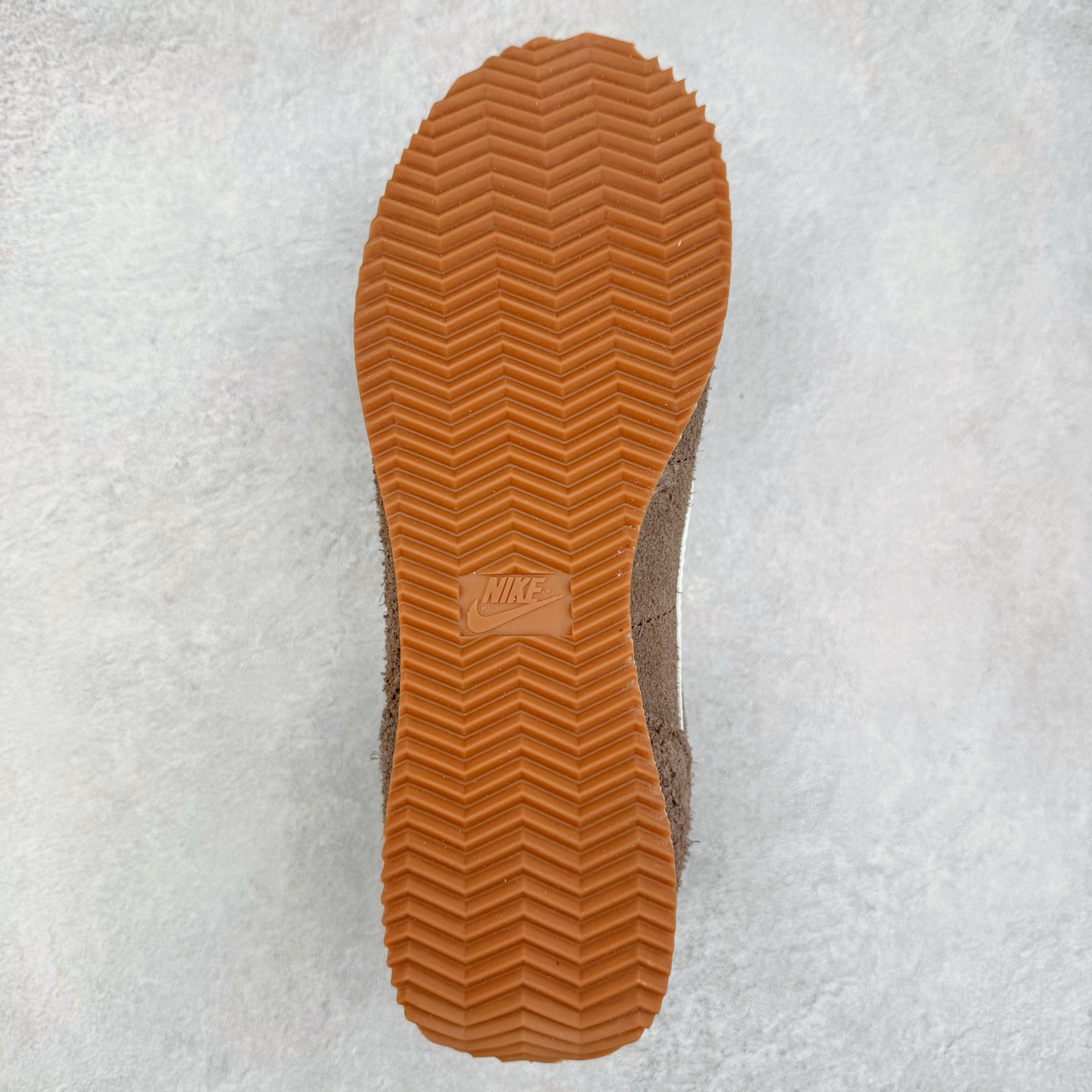 图片[9]-NK Classic Cortez Leather 阿甘复古初代皮革慢跑鞋 实体平台指令订单 全套原纸板楦头开发 原厂数据大底磨具 一比一鞋头弧度高度鞋身弧度 细节品控鞋型随意对比 正确烫金高频细节 公司级标准检验QC 区分市面一切版本 完美复刻阿甘复古鞋型 尺码：35.5 36 36.5 37.5 38 38.5 39 40 40.5 41 42 42.5 43 44 45-选品中心