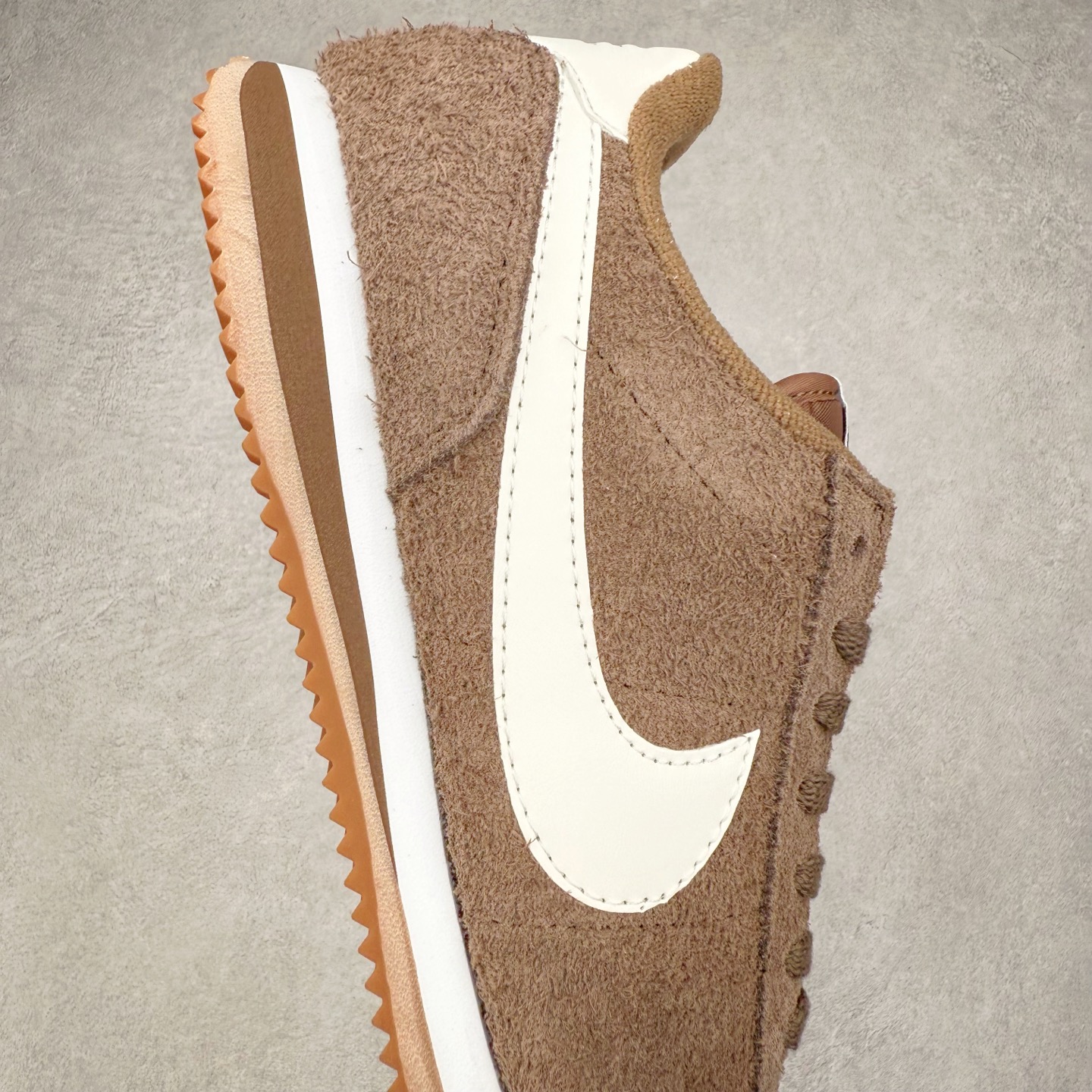 图片[6]-NK Classic Cortez Leather 阿甘复古初代皮革慢跑鞋 实体平台指令订单 全套原纸板楦头开发 原厂数据大底磨具 一比一鞋头弧度高度鞋身弧度 细节品控鞋型随意对比 正确烫金高频细节 公司级标准检验QC 区分市面一切版本 完美复刻阿甘复古鞋型 尺码：35.5 36 36.5 37.5 38 38.5 39 40 40.5 41 42 42.5 43 44 45-选品中心