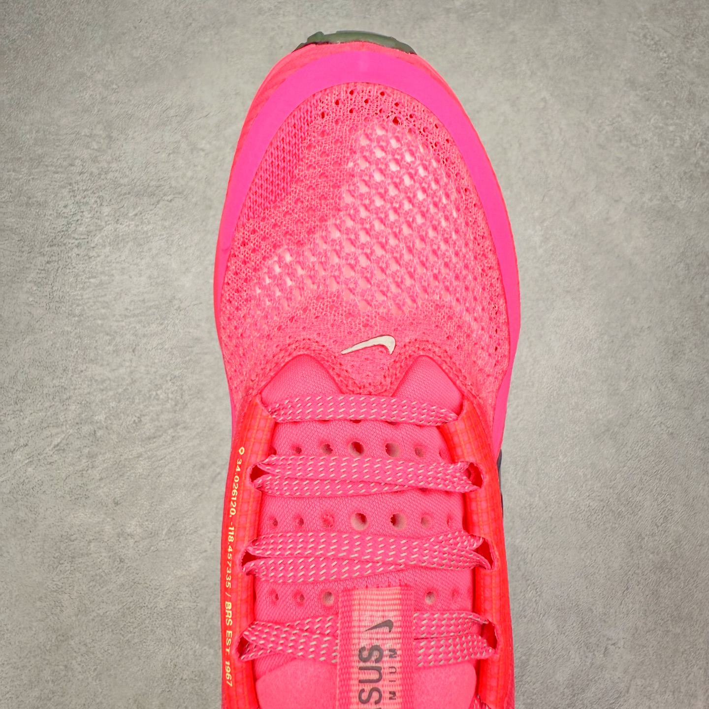 图片[4]-＃纯原 NK Pegasus Premium 飞马全掌气垫跑步运动鞋 HQ2592-600 气垫的究极进化 NIKE 2025S 新王炸 • 在特有Air科技加持下，耐克带来全新Pegasus Premium。这款跑鞋在传承耐克飞马（Pegasus）系列标志性的缓震功能的同时，将首次搭载耐克的塑型可视化Air Zoom气垫单元。• 塑型Air Zoom气垫单元贴合脚部的自然轮廓，帮助跑者在从后跟到脚趾的过渡中能够有效传递力量，带来一种前所未有的轻盈、顺畅回馈体验。中底采用ZoomX泡绵，后跟则使用ReactX泡绵，为跑者提供稳定流畅的推进感。• 塑型可视化Air Zoom气垫单元和精心配置的泡绵组合，让Pegasus Premium成为耐克飞马系列中颇具能量回馈的鞋款。• 全新Pegasus Premium不仅展示了耐克势头强劲的创新周期，证明了其特有的Air科技的强大实力，更体现了耐克倾听和服务运动员的能力。尺码：36 36.5 37.5 38 38.5 39 40 40.5 41 42 42.5 43 44 44.5 45-选品中心