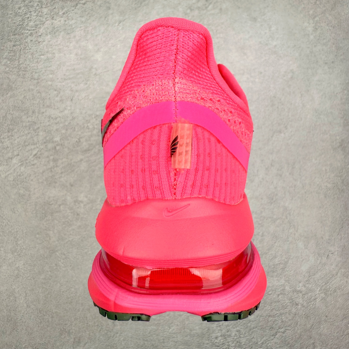 图片[8]-＃纯原 NK Pegasus Premium 飞马全掌气垫跑步运动鞋 HQ2592-600 气垫的究极进化 NIKE 2025S 新王炸 • 在特有Air科技加持下，耐克带来全新Pegasus Premium。这款跑鞋在传承耐克飞马（Pegasus）系列标志性的缓震功能的同时，将首次搭载耐克的塑型可视化Air Zoom气垫单元。• 塑型Air Zoom气垫单元贴合脚部的自然轮廓，帮助跑者在从后跟到脚趾的过渡中能够有效传递力量，带来一种前所未有的轻盈、顺畅回馈体验。中底采用ZoomX泡绵，后跟则使用ReactX泡绵，为跑者提供稳定流畅的推进感。• 塑型可视化Air Zoom气垫单元和精心配置的泡绵组合，让Pegasus Premium成为耐克飞马系列中颇具能量回馈的鞋款。• 全新Pegasus Premium不仅展示了耐克势头强劲的创新周期，证明了其特有的Air科技的强大实力，更体现了耐克倾听和服务运动员的能力。尺码：36 36.5 37.5 38 38.5 39 40 40.5 41 42 42.5 43 44 44.5 45-选品中心