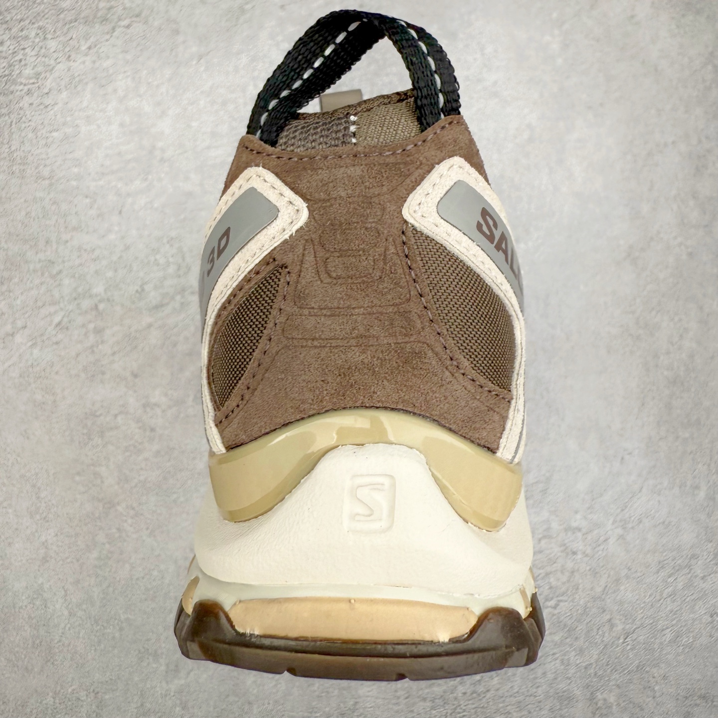 图片[8]-＃HP纯原 SALOMON XA Pro 3D ADV 萨洛蒙潮流越野机能户外功能鞋 虎扑平台特供订单 耗时半年巨作 全套原纸板楦头开发 原厂特供网布配套加持 确保原汁原味 完美呈现版型 原档数据独家私模五层组合大底 男女鞋同步官方开发至46.5 原装Ortholite轻量化鞋垫 中底布带钢印编号 原厂TPU锁扣 进口港宝加持 后跟自然饱满 还原公司包裹性 鞋面采用SENSIFT贴合技术 全方位贴合包裹脚型 鞋跟部鞋底牵引设计 提供强大的抓地性能 更适应野外崎岖不平的道路 其3D ADVANCED CHASSIS底盘 材料轻量大化 钉齿设计更具稳定性 防护性 鞋底易磨损区运用CONTAGRIP高耐磨材料 应对城市硬质路面长距离跑考验 尺码：36 36.5 37.5 38 38.5 39 40 40.5 41 42 42.5 43 44 44.5 45 46 46.5-选品中心