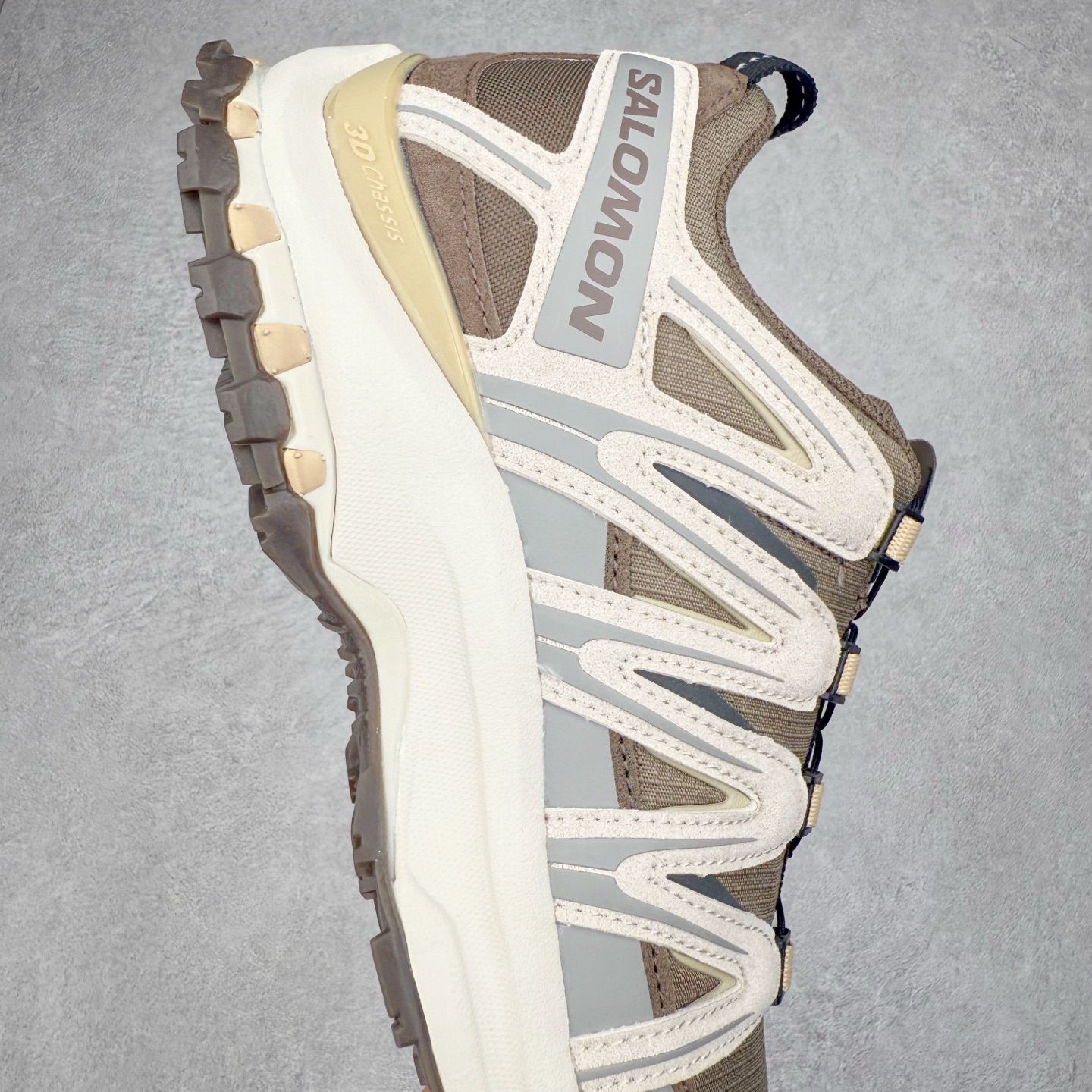 图片[6]-＃HP纯原 SALOMON XA Pro 3D ADV 萨洛蒙潮流越野机能户外功能鞋 虎扑平台特供订单 耗时半年巨作 全套原纸板楦头开发 原厂特供网布配套加持 确保原汁原味 完美呈现版型 原档数据独家私模五层组合大底 男女鞋同步官方开发至46.5 原装Ortholite轻量化鞋垫 中底布带钢印编号 原厂TPU锁扣 进口港宝加持 后跟自然饱满 还原公司包裹性 鞋面采用SENSIFT贴合技术 全方位贴合包裹脚型 鞋跟部鞋底牵引设计 提供强大的抓地性能 更适应野外崎岖不平的道路 其3D ADVANCED CHASSIS底盘 材料轻量大化 钉齿设计更具稳定性 防护性 鞋底易磨损区运用CONTAGRIP高耐磨材料 应对城市硬质路面长距离跑考验 尺码：36 36.5 37.5 38 38.5 39 40 40.5 41 42 42.5 43 44 44.5 45 46 46.5-选品中心