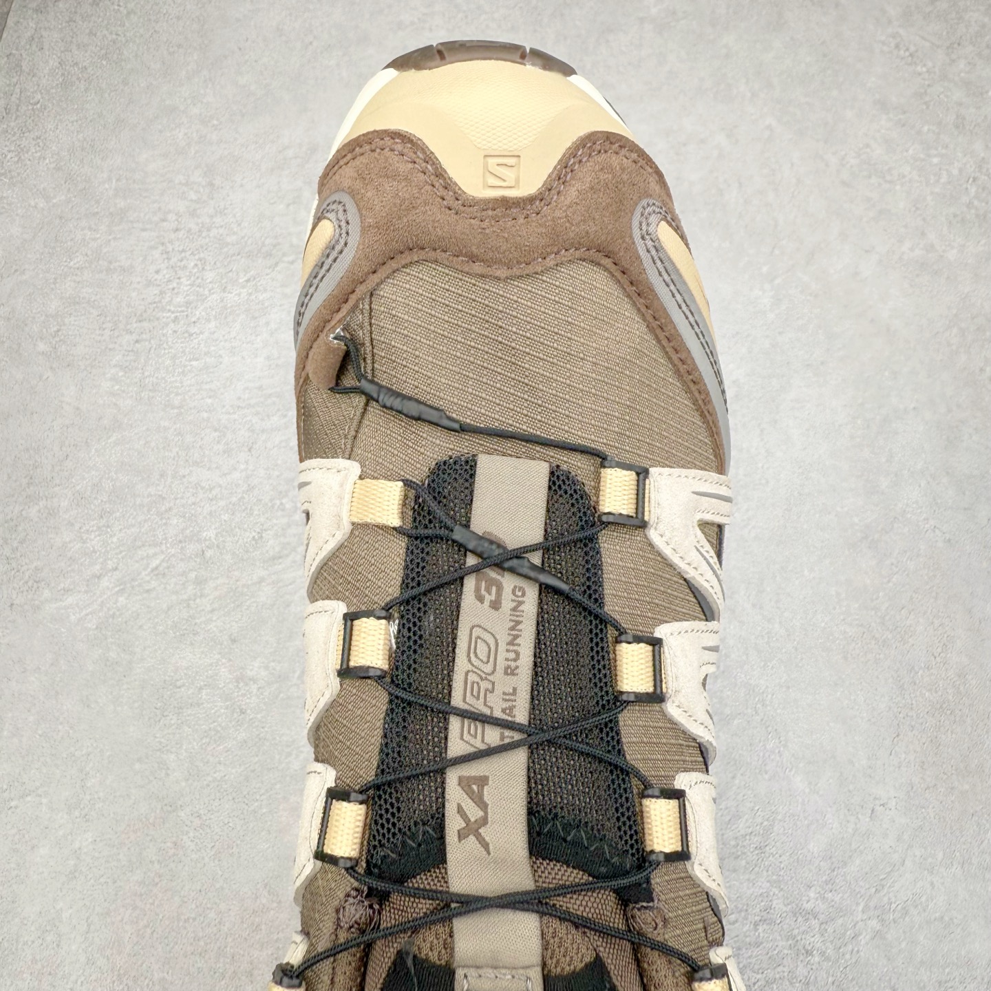 图片[4]-＃HP纯原 SALOMON XA Pro 3D ADV 萨洛蒙潮流越野机能户外功能鞋 虎扑平台特供订单 耗时半年巨作 全套原纸板楦头开发 原厂特供网布配套加持 确保原汁原味 完美呈现版型 原档数据独家私模五层组合大底 男女鞋同步官方开发至46.5 原装Ortholite轻量化鞋垫 中底布带钢印编号 原厂TPU锁扣 进口港宝加持 后跟自然饱满 还原公司包裹性 鞋面采用SENSIFT贴合技术 全方位贴合包裹脚型 鞋跟部鞋底牵引设计 提供强大的抓地性能 更适应野外崎岖不平的道路 其3D ADVANCED CHASSIS底盘 材料轻量大化 钉齿设计更具稳定性 防护性 鞋底易磨损区运用CONTAGRIP高耐磨材料 应对城市硬质路面长距离跑考验 尺码：36 36.5 37.5 38 38.5 39 40 40.5 41 42 42.5 43 44 44.5 45 46 46.5-选品中心