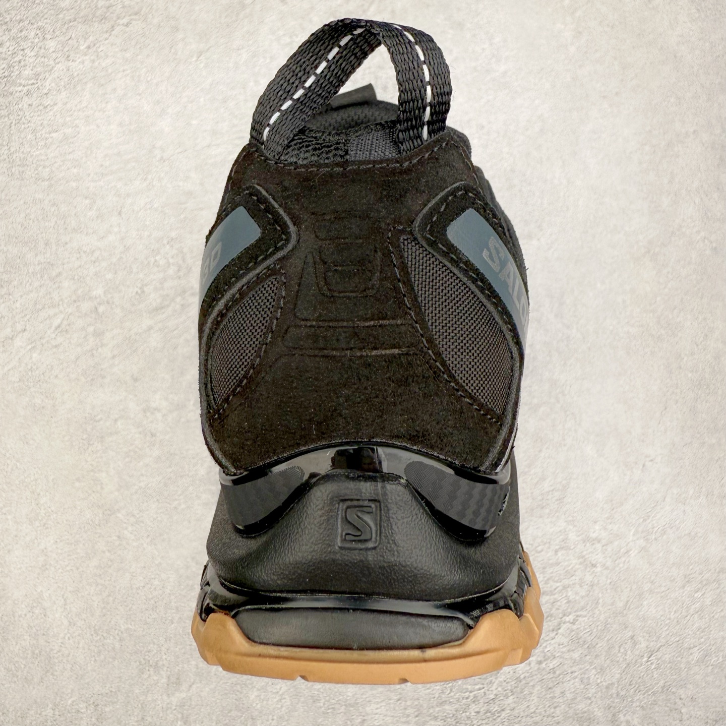 图片[8]-＃HP纯原 SALOMON XA Pro 3D ADV 萨洛蒙潮流越野机能户外功能鞋 虎扑平台特供订单 耗时半年巨作 全套原纸板楦头开发 原厂特供网布配套加持 确保原汁原味 完美呈现版型 原档数据独家私模五层组合大底 男女鞋同步官方开发至46.5 原装Ortholite轻量化鞋垫 中底布带钢印编号 原厂TPU锁扣 进口港宝加持 后跟自然饱满 还原公司包裹性 鞋面采用SENSIFT贴合技术 全方位贴合包裹脚型 鞋跟部鞋底牵引设计 提供强大的抓地性能 更适应野外崎岖不平的道路 其3D ADVANCED CHASSIS底盘 材料轻量大化 钉齿设计更具稳定性 防护性 鞋底易磨损区运用CONTAGRIP高耐磨材料 应对城市硬质路面长距离跑考验 尺码：36 36.5 37.5 38 38.5 39 40 40.5 41 42 42.5 43 44 44.5 45 46 46.5-选品中心