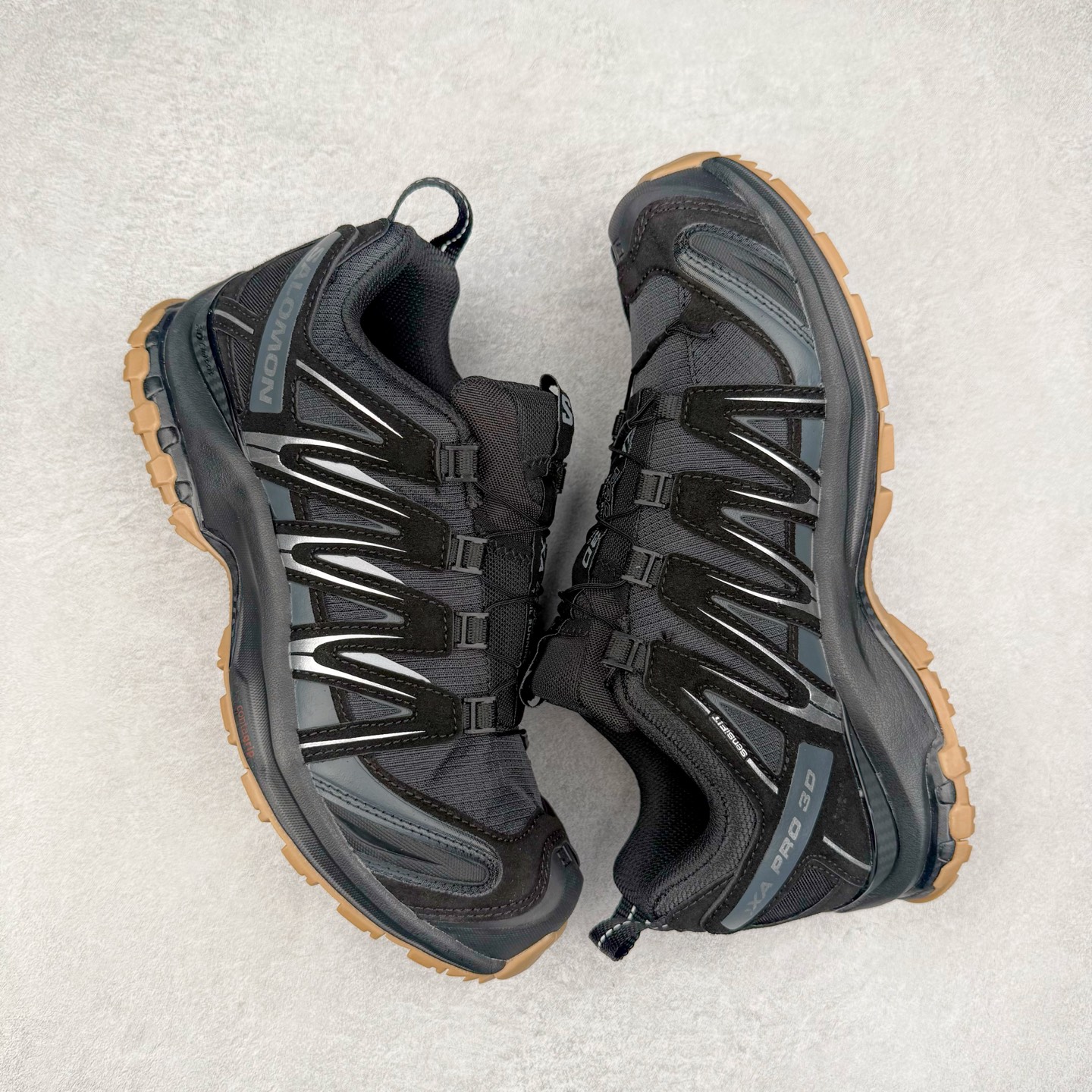 图片[3]-＃HP纯原 SALOMON XA Pro 3D ADV 萨洛蒙潮流越野机能户外功能鞋 虎扑平台特供订单 耗时半年巨作 全套原纸板楦头开发 原厂特供网布配套加持 确保原汁原味 完美呈现版型 原档数据独家私模五层组合大底 男女鞋同步官方开发至46.5 原装Ortholite轻量化鞋垫 中底布带钢印编号 原厂TPU锁扣 进口港宝加持 后跟自然饱满 还原公司包裹性 鞋面采用SENSIFT贴合技术 全方位贴合包裹脚型 鞋跟部鞋底牵引设计 提供强大的抓地性能 更适应野外崎岖不平的道路 其3D ADVANCED CHASSIS底盘 材料轻量大化 钉齿设计更具稳定性 防护性 鞋底易磨损区运用CONTAGRIP高耐磨材料 应对城市硬质路面长距离跑考验 尺码：36 36.5 37.5 38 38.5 39 40 40.5 41 42 42.5 43 44 44.5 45 46 46.5-选品中心