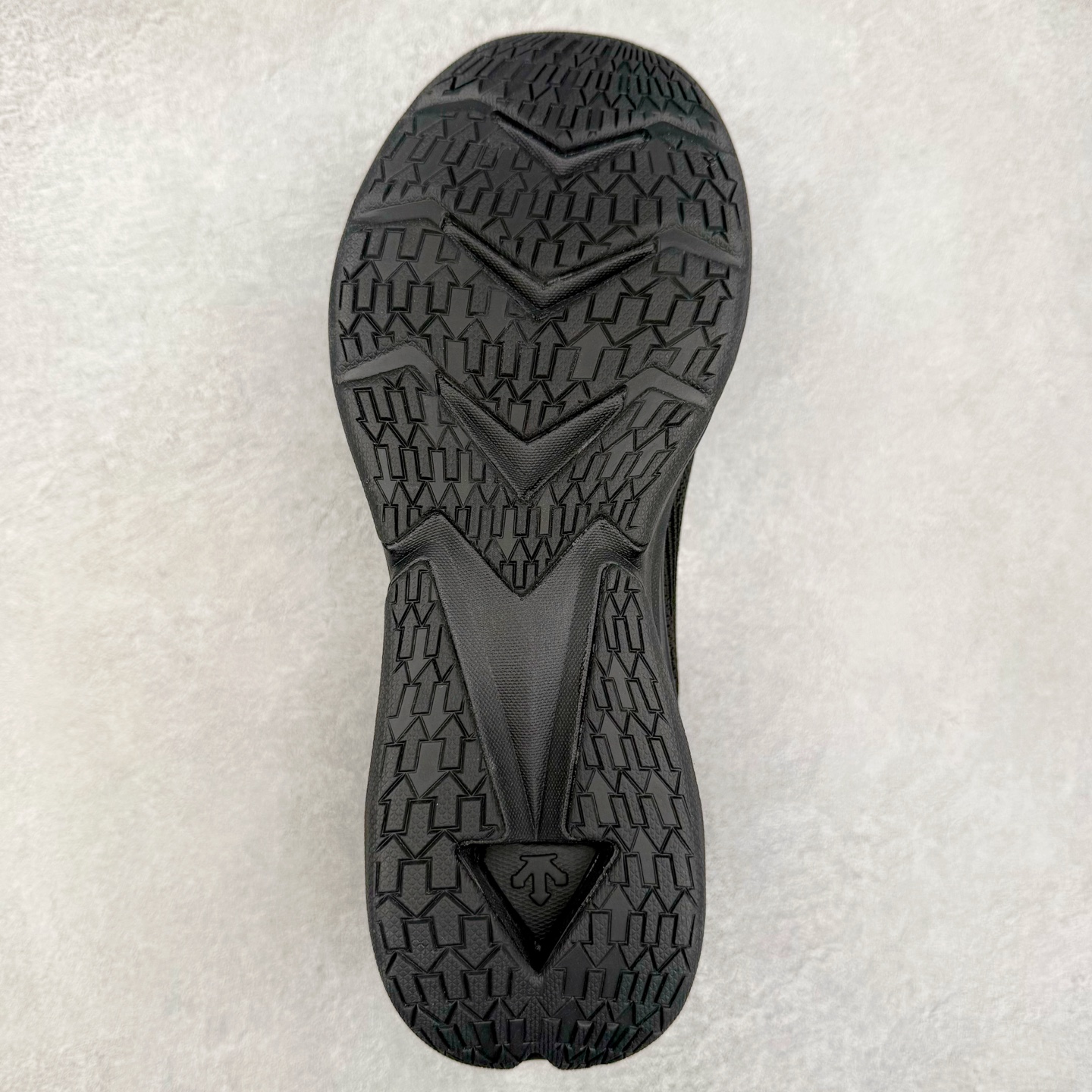 图片[9]-＃HP DESCENTE RUNNING 迪桑特系列 DFLUID流体BOA系带回弹低帮运动跑步鞋 DESCENTE（迪桑特）创立于1935年，品牌名取自法语词汇，意为“滑降”。品牌箭头标识代表滑雪的三种技术“高速直线滑行”、“穿越”和“侧滑”，也寓意品牌在打造高端专业运动产品中不断追求完美的创新精神，致力于成为中国高端专业滑雪、综训、女子、铁人三项、高尔夫的第一品牌。尺码：39 40 40.5 41 42 42.5 43 44 44.5 45-选品中心