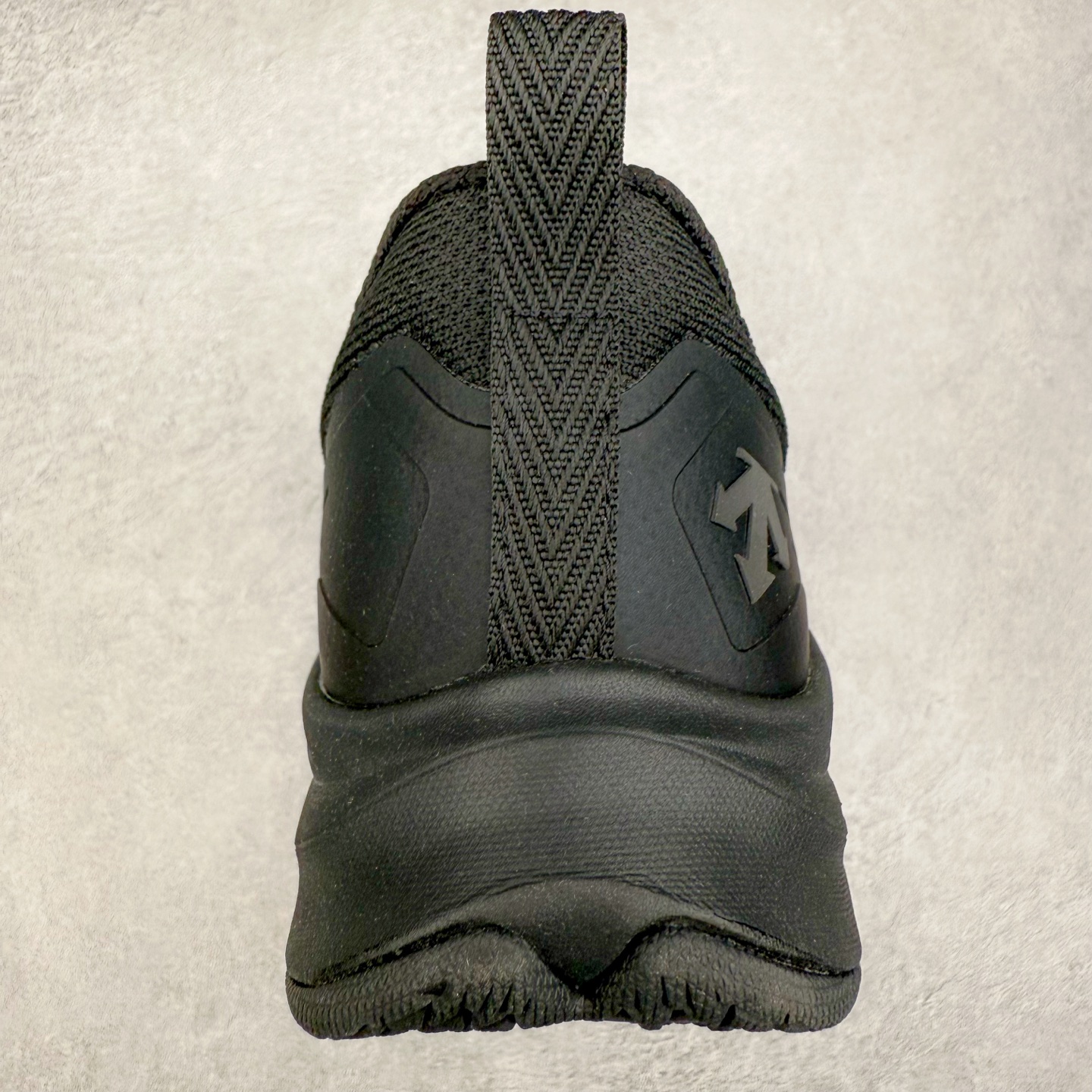 图片[8]-＃HP DESCENTE RUNNING 迪桑特系列 DFLUID流体BOA系带回弹低帮运动跑步鞋 DESCENTE（迪桑特）创立于1935年，品牌名取自法语词汇，意为“滑降”。品牌箭头标识代表滑雪的三种技术“高速直线滑行”、“穿越”和“侧滑”，也寓意品牌在打造高端专业运动产品中不断追求完美的创新精神，致力于成为中国高端专业滑雪、综训、女子、铁人三项、高尔夫的第一品牌。尺码：39 40 40.5 41 42 42.5 43 44 44.5 45-选品中心