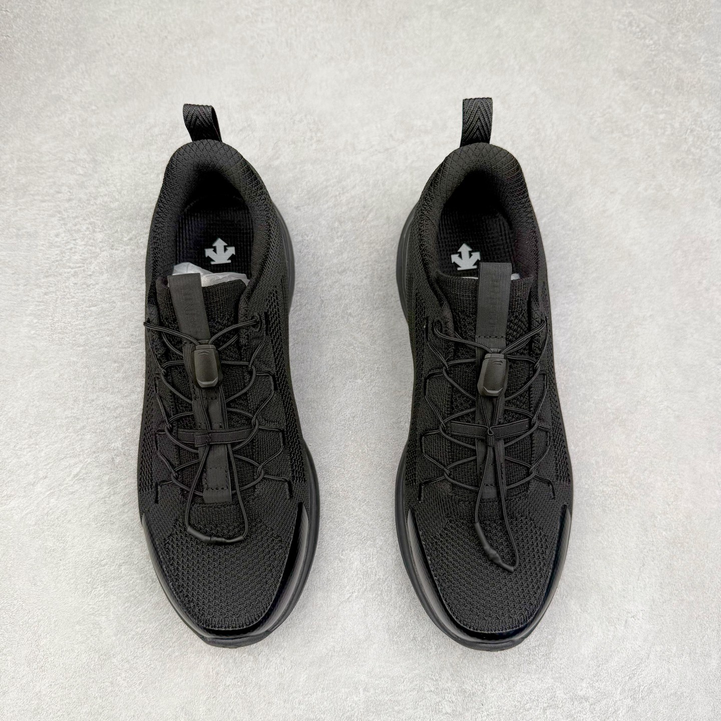 图片[2]-＃HP DESCENTE RUNNING 迪桑特系列 DFLUID流体BOA系带回弹低帮运动跑步鞋 DESCENTE（迪桑特）创立于1935年，品牌名取自法语词汇，意为“滑降”。品牌箭头标识代表滑雪的三种技术“高速直线滑行”、“穿越”和“侧滑”，也寓意品牌在打造高端专业运动产品中不断追求完美的创新精神，致力于成为中国高端专业滑雪、综训、女子、铁人三项、高尔夫的第一品牌。尺码：39 40 40.5 41 42 42.5 43 44 44.5 45-选品中心