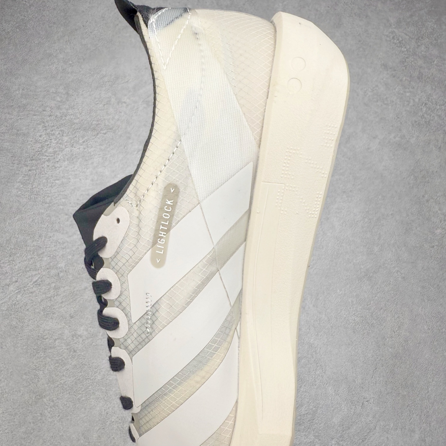 图片[7]-Y-3 Adizero Adios 9 时尚简约舒适潮流 织物耐磨低帮跑步鞋 Y-3，这个由世界顶级设计师山本耀司（YohjiYamamoto）担任创意总监与adidas合作的全新品牌正式于2006春夏进入中国。品牌的Y代表YohjiYamamoto，而3则代表adidas三条线的logo。创意总监山本耀司将其个人品牌的简洁、极具设计感的风格融入Y-3，完美地给我们展现一个高档时尚的运动品牌形象。朴实与冷静是Y-3的基本形象概念。Y-3的时尚本质是运动的，被誉为“黑色魔法师\\\”的山本耀司使传统运动品牌adidas赫然跃上了Fashion的版面，运动装从此也登上大雅之堂。尺码：35.5 36 36.5 37 38 38.5 39 40 40.5 41 42 42.5 43 44 44.5 45-选品中心