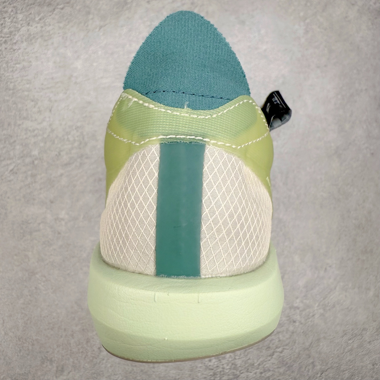 图片[8]-Y-3 Adizero Adios 9 时尚简约舒适潮流 织物耐磨低帮跑步鞋 Y-3，这个由世界顶级设计师山本耀司（YohjiYamamoto）担任创意总监与adidas合作的全新品牌正式于2006春夏进入中国。品牌的Y代表YohjiYamamoto，而3则代表adidas三条线的logo。创意总监山本耀司将其个人品牌的简洁、极具设计感的风格融入Y-3，完美地给我们展现一个高档时尚的运动品牌形象。朴实与冷静是Y-3的基本形象概念。Y-3的时尚本质是运动的，被誉为“黑色魔法师\\\”的山本耀司使传统运动品牌adidas赫然跃上了Fashion的版面，运动装从此也登上大雅之堂。尺码：35.5 36 36.5 37 38 38.5 39 40 40.5 41 42 42.5 43 44 44.5 45-选品中心