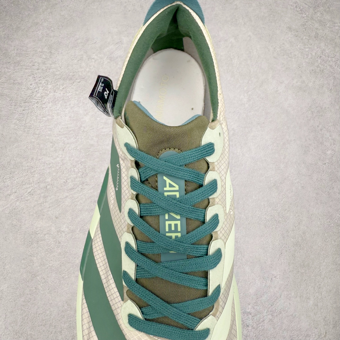 图片[5]-Y-3 Adizero Adios 9 时尚简约舒适潮流 织物耐磨低帮跑步鞋 Y-3，这个由世界顶级设计师山本耀司（YohjiYamamoto）担任创意总监与adidas合作的全新品牌正式于2006春夏进入中国。品牌的Y代表YohjiYamamoto，而3则代表adidas三条线的logo。创意总监山本耀司将其个人品牌的简洁、极具设计感的风格融入Y-3，完美地给我们展现一个高档时尚的运动品牌形象。朴实与冷静是Y-3的基本形象概念。Y-3的时尚本质是运动的，被誉为“黑色魔法师\\\”的山本耀司使传统运动品牌adidas赫然跃上了Fashion的版面，运动装从此也登上大雅之堂。尺码：35.5 36 36.5 37 38 38.5 39 40 40.5 41 42 42.5 43 44 44.5 45-选品中心