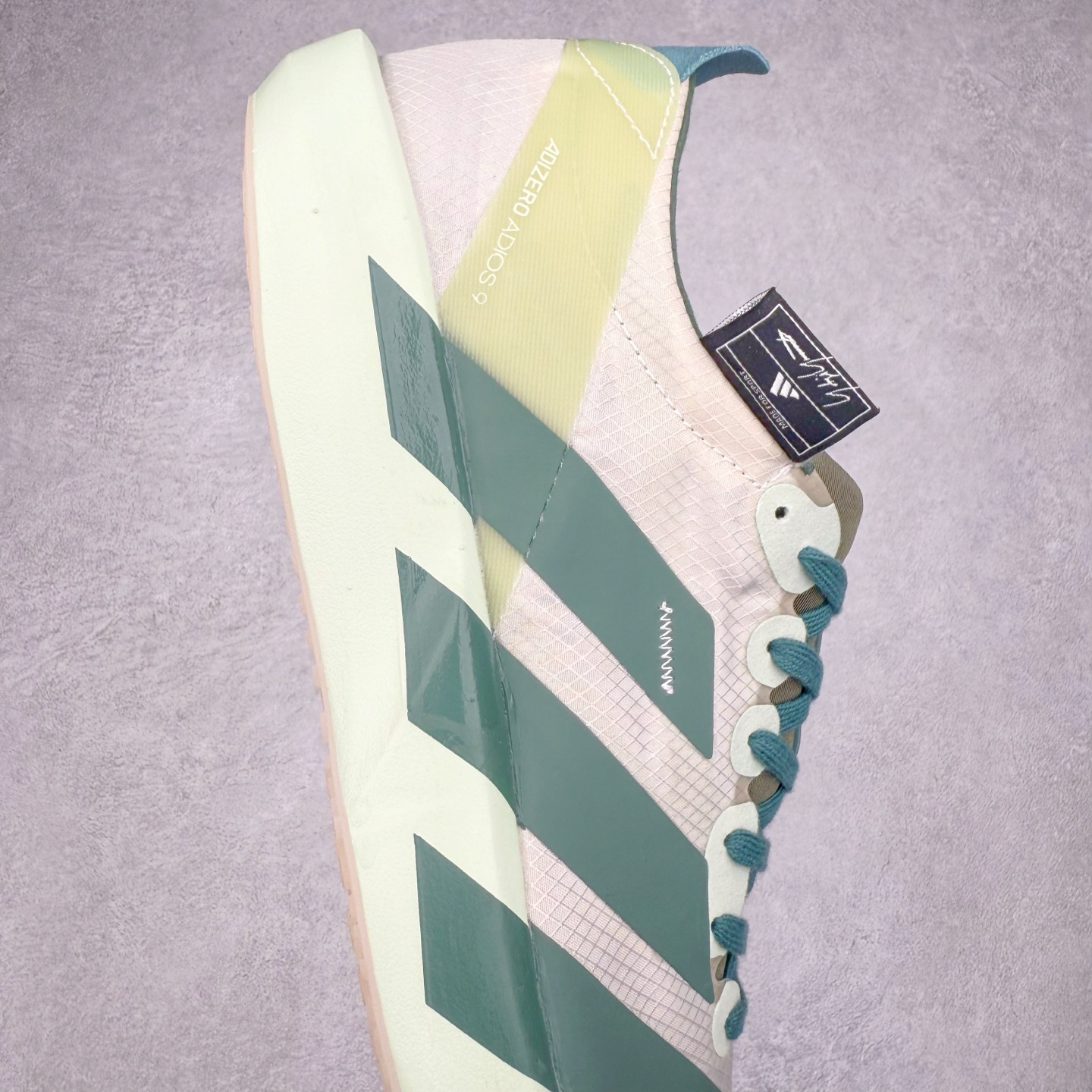 图片[6]-Y-3 Adizero Adios 9 时尚简约舒适潮流 织物耐磨低帮跑步鞋 Y-3，这个由世界顶级设计师山本耀司（YohjiYamamoto）担任创意总监与adidas合作的全新品牌正式于2006春夏进入中国。品牌的Y代表YohjiYamamoto，而3则代表adidas三条线的logo。创意总监山本耀司将其个人品牌的简洁、极具设计感的风格融入Y-3，完美地给我们展现一个高档时尚的运动品牌形象。朴实与冷静是Y-3的基本形象概念。Y-3的时尚本质是运动的，被誉为“黑色魔法师\\\”的山本耀司使传统运动品牌adidas赫然跃上了Fashion的版面，运动装从此也登上大雅之堂。尺码：35.5 36 36.5 37 38 38.5 39 40 40.5 41 42 42.5 43 44 44.5 45-选品中心