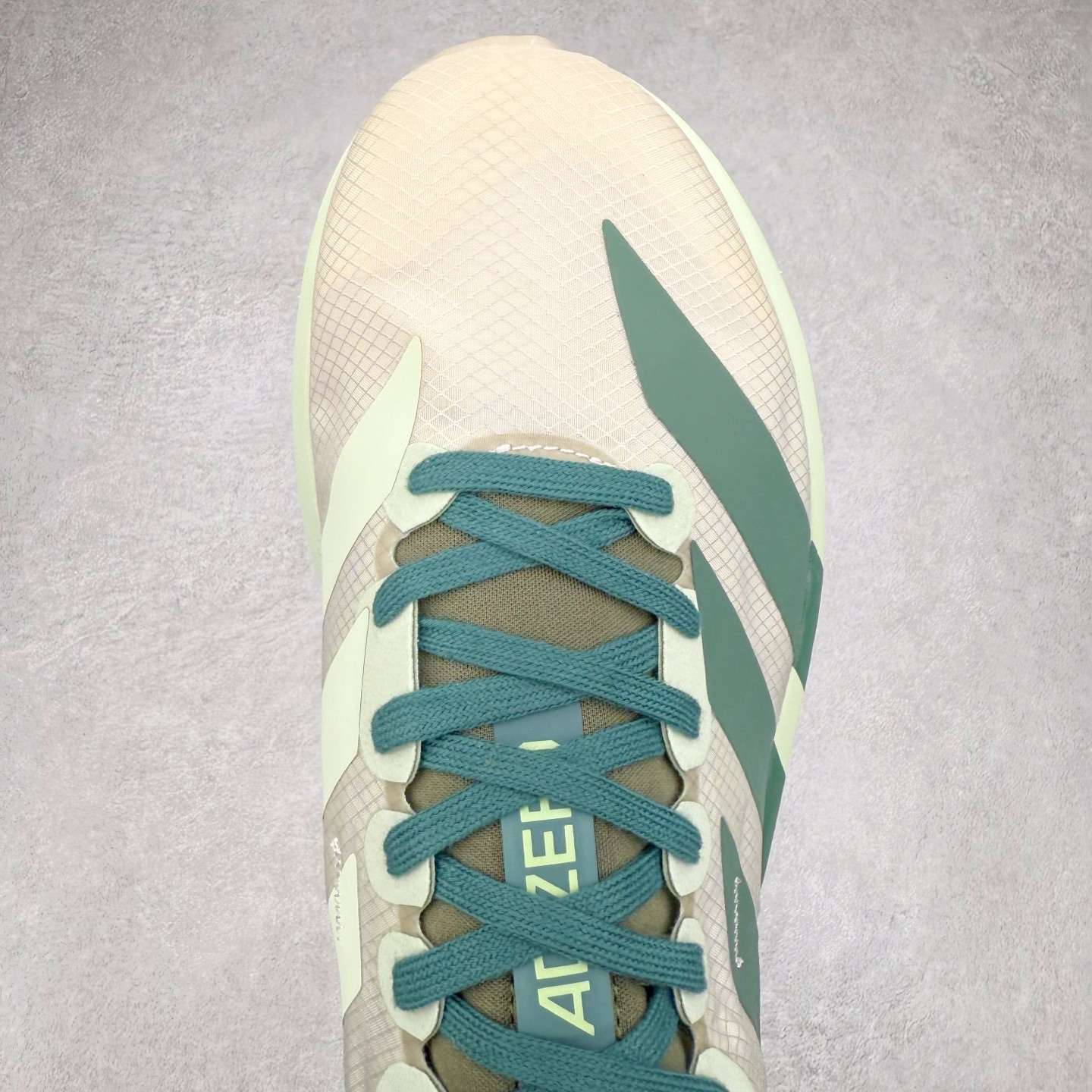 图片[4]-Y-3 Adizero Adios 9 时尚简约舒适潮流 织物耐磨低帮跑步鞋 Y-3，这个由世界顶级设计师山本耀司（YohjiYamamoto）担任创意总监与adidas合作的全新品牌正式于2006春夏进入中国。品牌的Y代表YohjiYamamoto，而3则代表adidas三条线的logo。创意总监山本耀司将其个人品牌的简洁、极具设计感的风格融入Y-3，完美地给我们展现一个高档时尚的运动品牌形象。朴实与冷静是Y-3的基本形象概念。Y-3的时尚本质是运动的，被誉为“黑色魔法师\\\”的山本耀司使传统运动品牌adidas赫然跃上了Fashion的版面，运动装从此也登上大雅之堂。尺码：35.5 36 36.5 37 38 38.5 39 40 40.5 41 42 42.5 43 44 44.5 45-选品中心