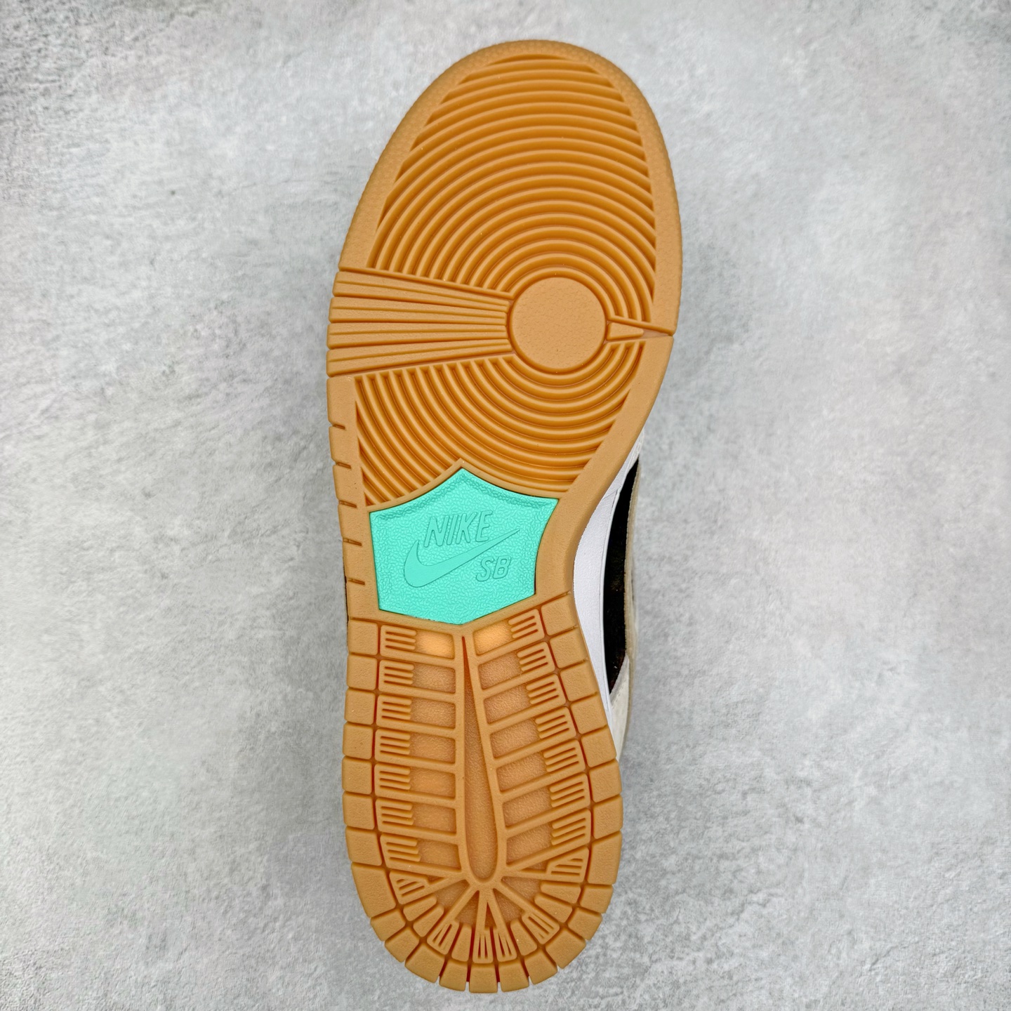 图片[9]-＃F版 NK SB Dunk Low 咖啡男孩 HF3704-001 极限压缩利润空间 超乎所想的高性价比 用料绝不含糊 原盒原配 正确耐磨橡胶大底 超高清洁度 全鞋零毛边皮料切割 全套原楦原模倾力打造完美版型 尺码：36 36.5 37.5 38 38.5 39 40 40.5 41 42 42.5 43 44 44.5 45 46 47.5-选品中心