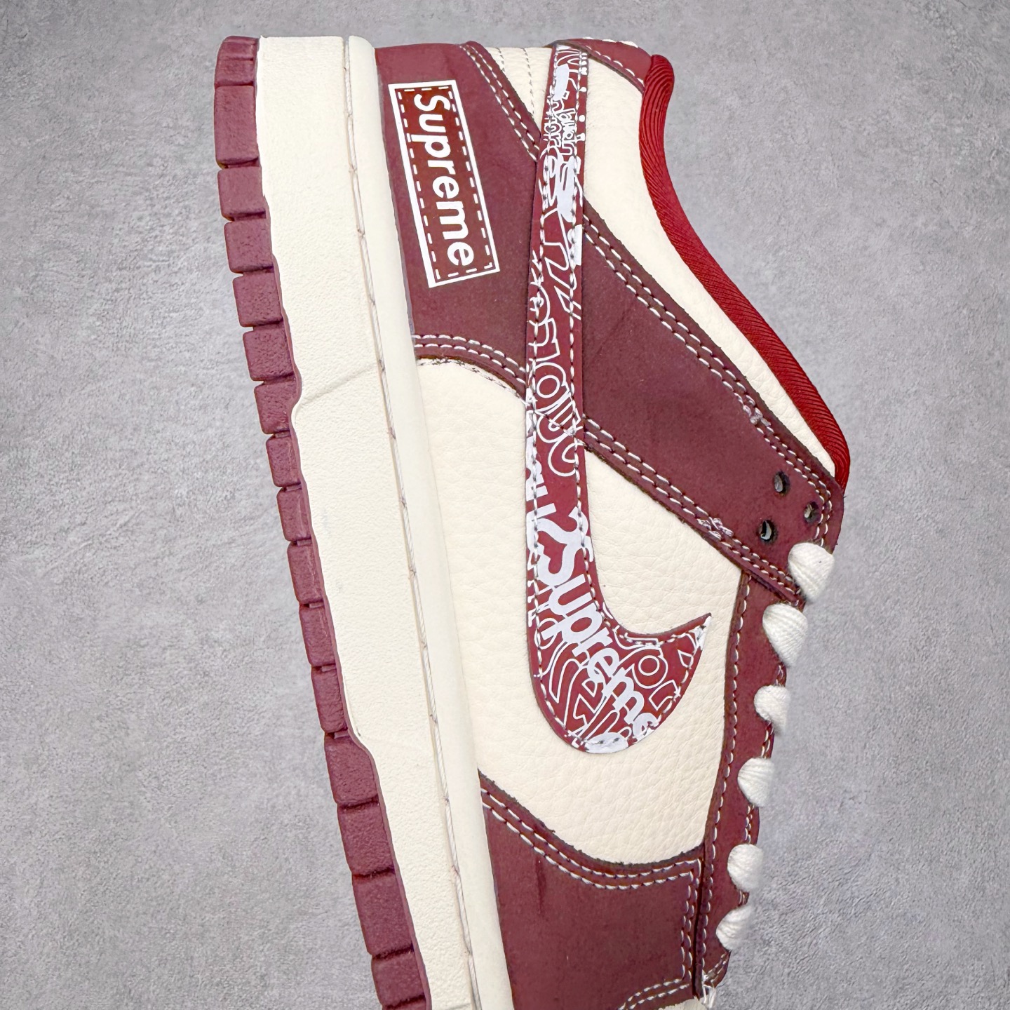 图片[6]-NK Dunk Low 定制配色 KK1333-047 大厂出品 极力推荐 原装头层材料 独家版型蒸餾加工帶來的是更好的视觉和脚感体验大厂纯原品质出货 清洁度 电绣工艺 皮料切割干净无任何毛边 细节完美 实拍调校N版已经零色差零失真 百分百还原实物色彩所见即所得 不存在货不对板色差等低级问题 选购参考实物拍摄 不混卖不参货 只用心做好货严格选品 承诺混一赔十 尺码：36 36.5 37.5 38 38.5 39 40 40.5 41 42 42.5 43 44 44.5 45-选品中心