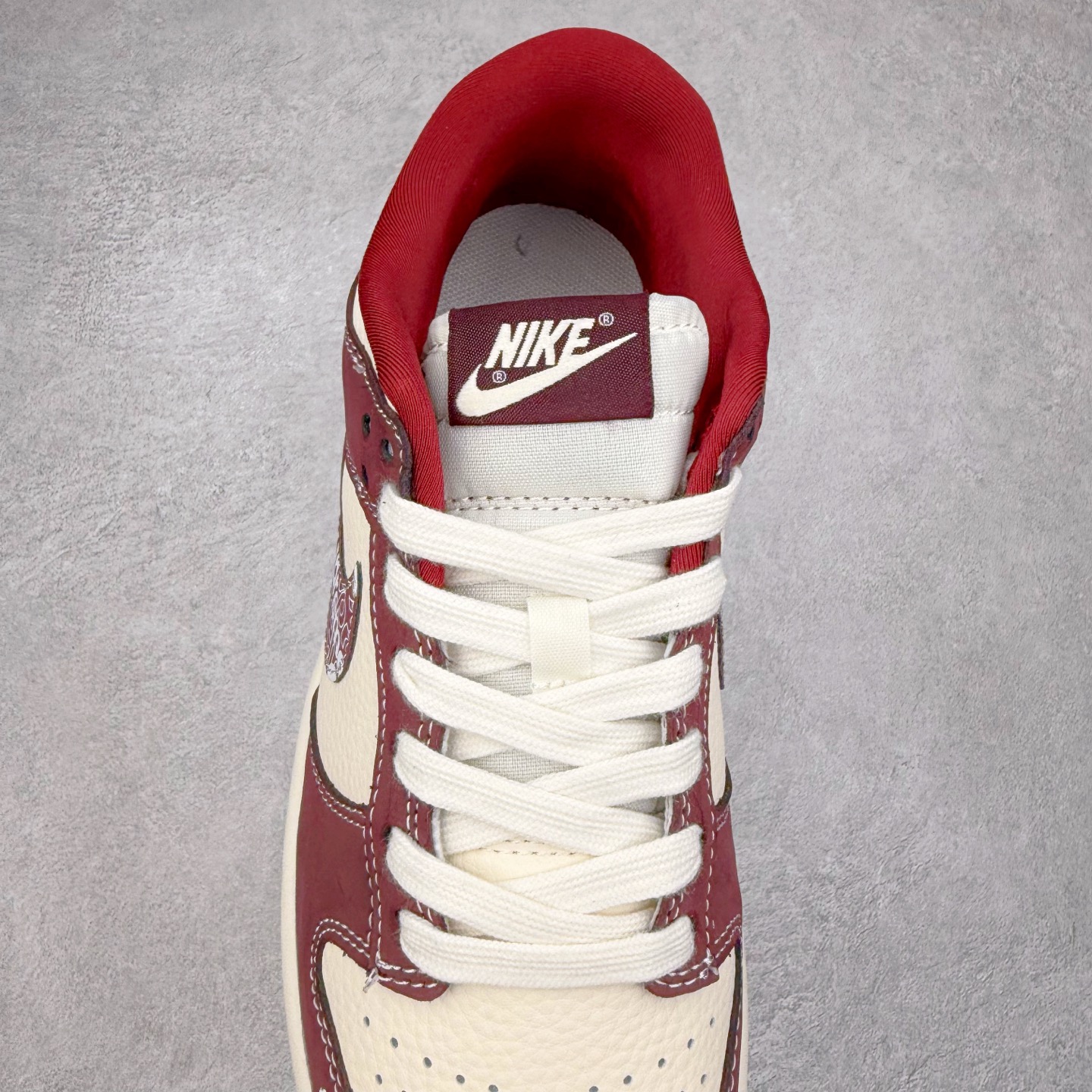 图片[5]-NK Dunk Low 定制配色 KK1333-047 大厂出品 极力推荐 原装头层材料 独家版型蒸餾加工帶來的是更好的视觉和脚感体验大厂纯原品质出货 清洁度 电绣工艺 皮料切割干净无任何毛边 细节完美 实拍调校N版已经零色差零失真 百分百还原实物色彩所见即所得 不存在货不对板色差等低级问题 选购参考实物拍摄 不混卖不参货 只用心做好货严格选品 承诺混一赔十 尺码：36 36.5 37.5 38 38.5 39 40 40.5 41 42 42.5 43 44 44.5 45-选品中心