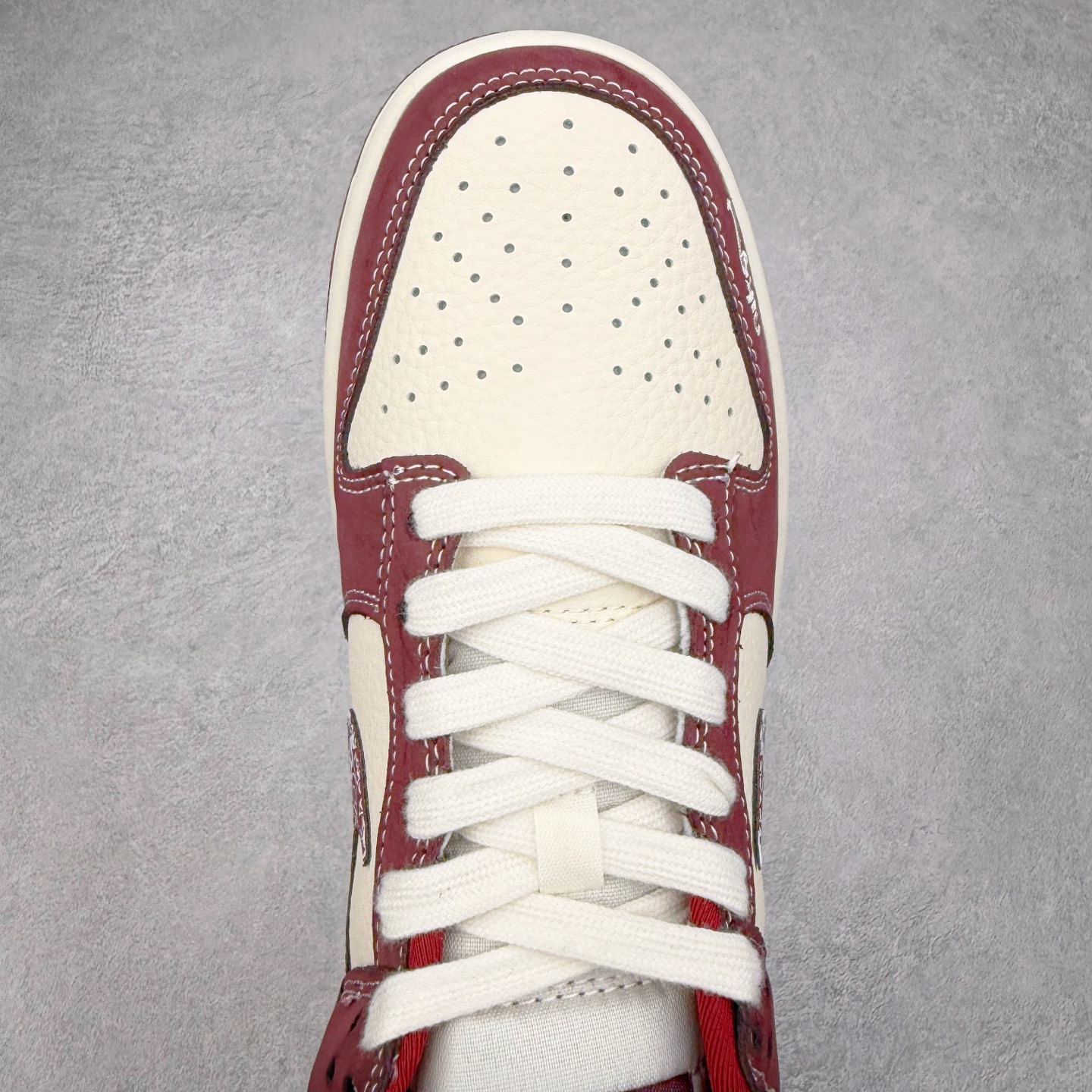 图片[4]-NK Dunk Low 定制配色 KK1333-047 大厂出品 极力推荐 原装头层材料 独家版型蒸餾加工帶來的是更好的视觉和脚感体验大厂纯原品质出货 清洁度 电绣工艺 皮料切割干净无任何毛边 细节完美 实拍调校N版已经零色差零失真 百分百还原实物色彩所见即所得 不存在货不对板色差等低级问题 选购参考实物拍摄 不混卖不参货 只用心做好货严格选品 承诺混一赔十 尺码：36 36.5 37.5 38 38.5 39 40 40.5 41 42 42.5 43 44 44.5 45-选品中心