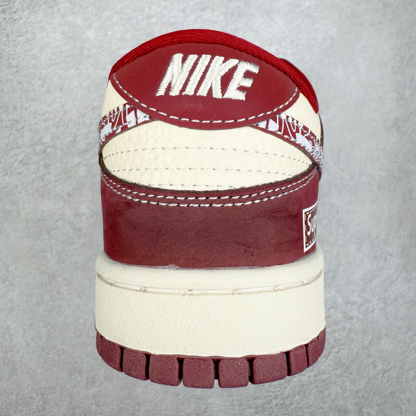 图片[8]-NK Dunk Low 定制配色 KK1333-047 大厂出品 极力推荐 原装头层材料 独家版型蒸餾加工帶來的是更好的视觉和脚感体验大厂纯原品质出货 清洁度 电绣工艺 皮料切割干净无任何毛边 细节完美 实拍调校N版已经零色差零失真 百分百还原实物色彩所见即所得 不存在货不对板色差等低级问题 选购参考实物拍摄 不混卖不参货 只用心做好货严格选品 承诺混一赔十 尺码：36 36.5 37.5 38 38.5 39 40 40.5 41 42 42.5 43 44 44.5 45-选品中心