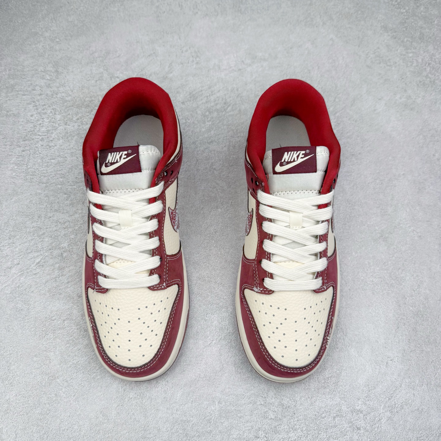 图片[2]-NK Dunk Low 定制配色 KK1333-047 大厂出品 极力推荐 原装头层材料 独家版型蒸餾加工帶來的是更好的视觉和脚感体验大厂纯原品质出货 清洁度 电绣工艺 皮料切割干净无任何毛边 细节完美 实拍调校N版已经零色差零失真 百分百还原实物色彩所见即所得 不存在货不对板色差等低级问题 选购参考实物拍摄 不混卖不参货 只用心做好货严格选品 承诺混一赔十 尺码：36 36.5 37.5 38 38.5 39 40 40.5 41 42 42.5 43 44 44.5 45-选品中心