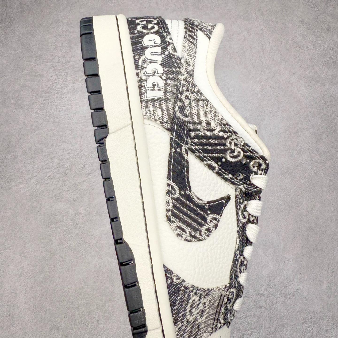 图片[6]-NK Dunk Low 定制配色 SC9207-418 大厂出品 极力推荐 原装头层材料 独家版型蒸餾加工帶來的是更好的视觉和脚感体验大厂纯原品质出货 清洁度 电绣工艺 皮料切割干净无任何毛边 细节完美 实拍调校N版已经零色差零失真 百分百还原实物色彩所见即所得 不存在货不对板色差等低级问题 选购参考实物拍摄 不混卖不参货 只用心做好货严格选品 承诺混一赔十 尺码：36 36.5 37.5 38 38.5 39 40 40.5 41 42 42.5 43 44 44.5 45-选品中心