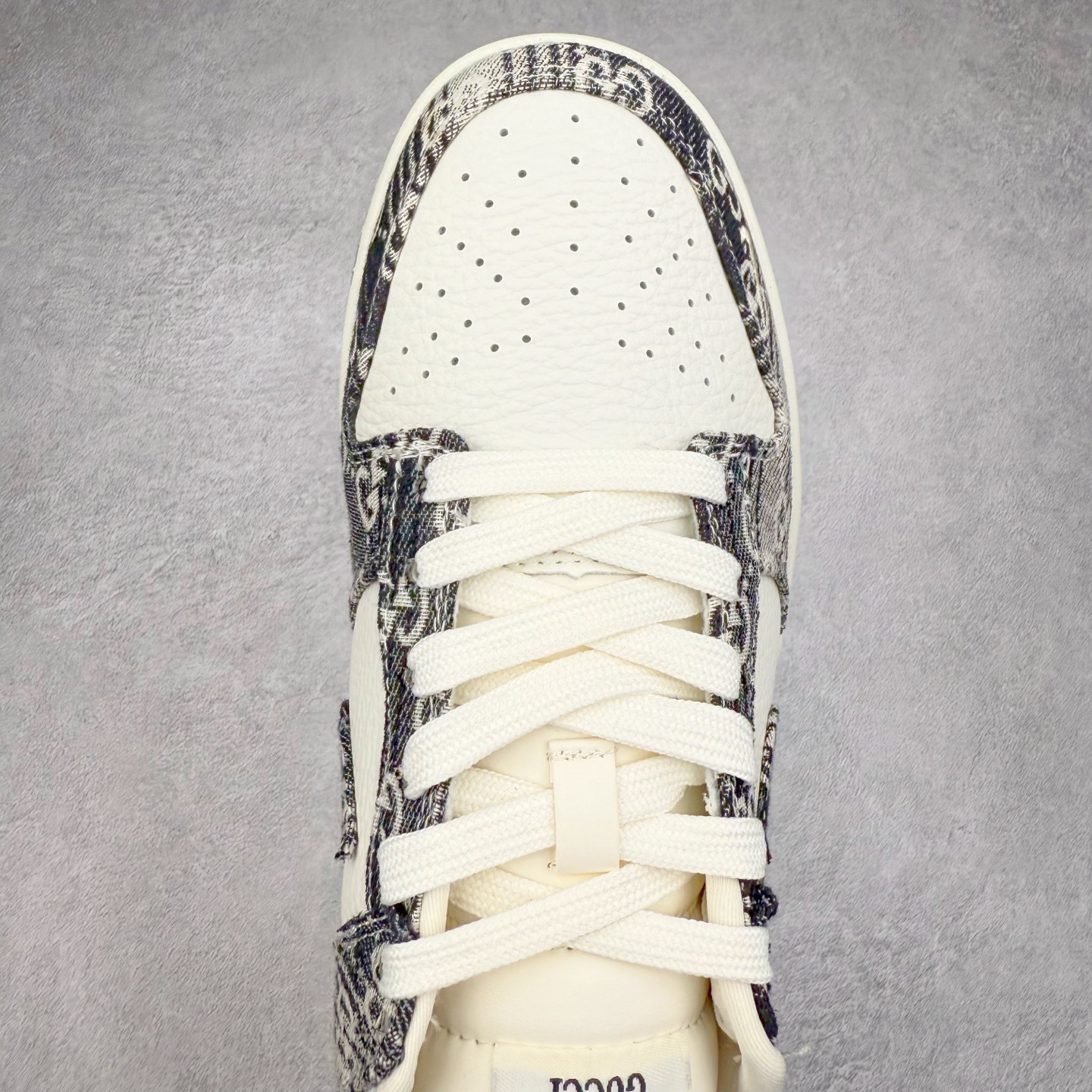 图片[4]-NK Dunk Low 定制配色 SC9207-418 大厂出品 极力推荐 原装头层材料 独家版型蒸餾加工帶來的是更好的视觉和脚感体验大厂纯原品质出货 清洁度 电绣工艺 皮料切割干净无任何毛边 细节完美 实拍调校N版已经零色差零失真 百分百还原实物色彩所见即所得 不存在货不对板色差等低级问题 选购参考实物拍摄 不混卖不参货 只用心做好货严格选品 承诺混一赔十 尺码：36 36.5 37.5 38 38.5 39 40 40.5 41 42 42.5 43 44 44.5 45-选品中心