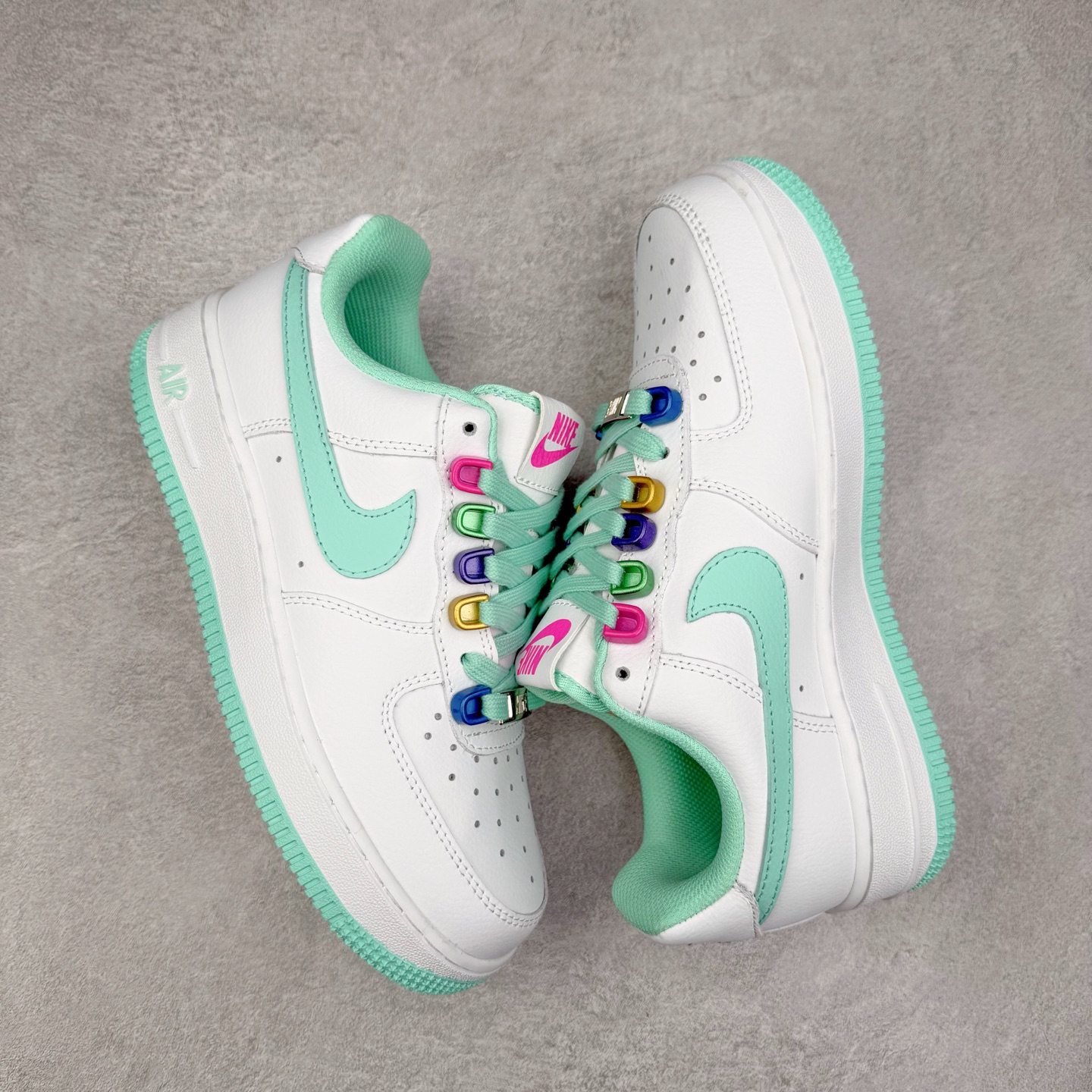 图片[3]-NK Air Force 1´07 Low 空军一号低帮百搭休闲运动板鞋 DH7561-107 柔软、弹性十足的缓震性能和出色的中底设计 横跨复古与现代的外型结合 造就出风靡全球 三十多年的Force 1 直到今天还深受青睐 实拍调校N版已经零色差零失真 百分百还原实物色彩所见即所得 不存在货不对板色差等低级问题 选购参考实物拍摄 不混卖不参货 只用心做好货严格选品 承诺混一赔十 尺码：36 36.5 37.5 38 38.5 39 40 40.5 41 42 42.5 43 44 44.5 45-选品中心