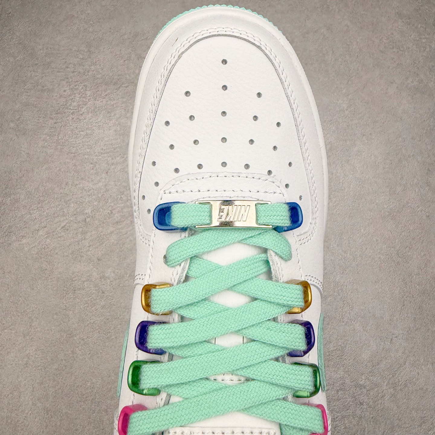 图片[4]-NK Air Force 1´07 Low 空军一号低帮百搭休闲运动板鞋 DH7561-107 柔软、弹性十足的缓震性能和出色的中底设计 横跨复古与现代的外型结合 造就出风靡全球 三十多年的Force 1 直到今天还深受青睐 实拍调校N版已经零色差零失真 百分百还原实物色彩所见即所得 不存在货不对板色差等低级问题 选购参考实物拍摄 不混卖不参货 只用心做好货严格选品 承诺混一赔十 尺码：36 36.5 37.5 38 38.5 39 40 40.5 41 42 42.5 43 44 44.5 45-选品中心