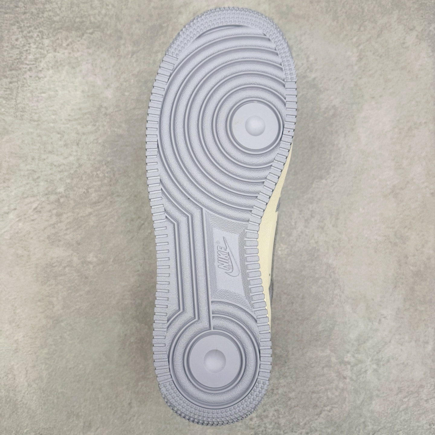 图片[9]-NK Air Force 1´07 Low 空军一号低帮百搭休闲运动板鞋 YX5066-343 柔软、弹性十足的缓震性能和出色的中底设计 横跨复古与现代的外型结合 造就出风靡全球 三十多年的Force 1 直到今天还深受青睐 实拍调校N版已经零色差零失真 百分百还原实物色彩所见即所得 不存在货不对板色差等低级问题 选购参考实物拍摄 不混卖不参货 只用心做好货严格选品 承诺混一赔十 尺码：36 36.5 37.5 38 38.5 39 40 40.5 41 42 42.5 43 44 44.5 45-选品中心