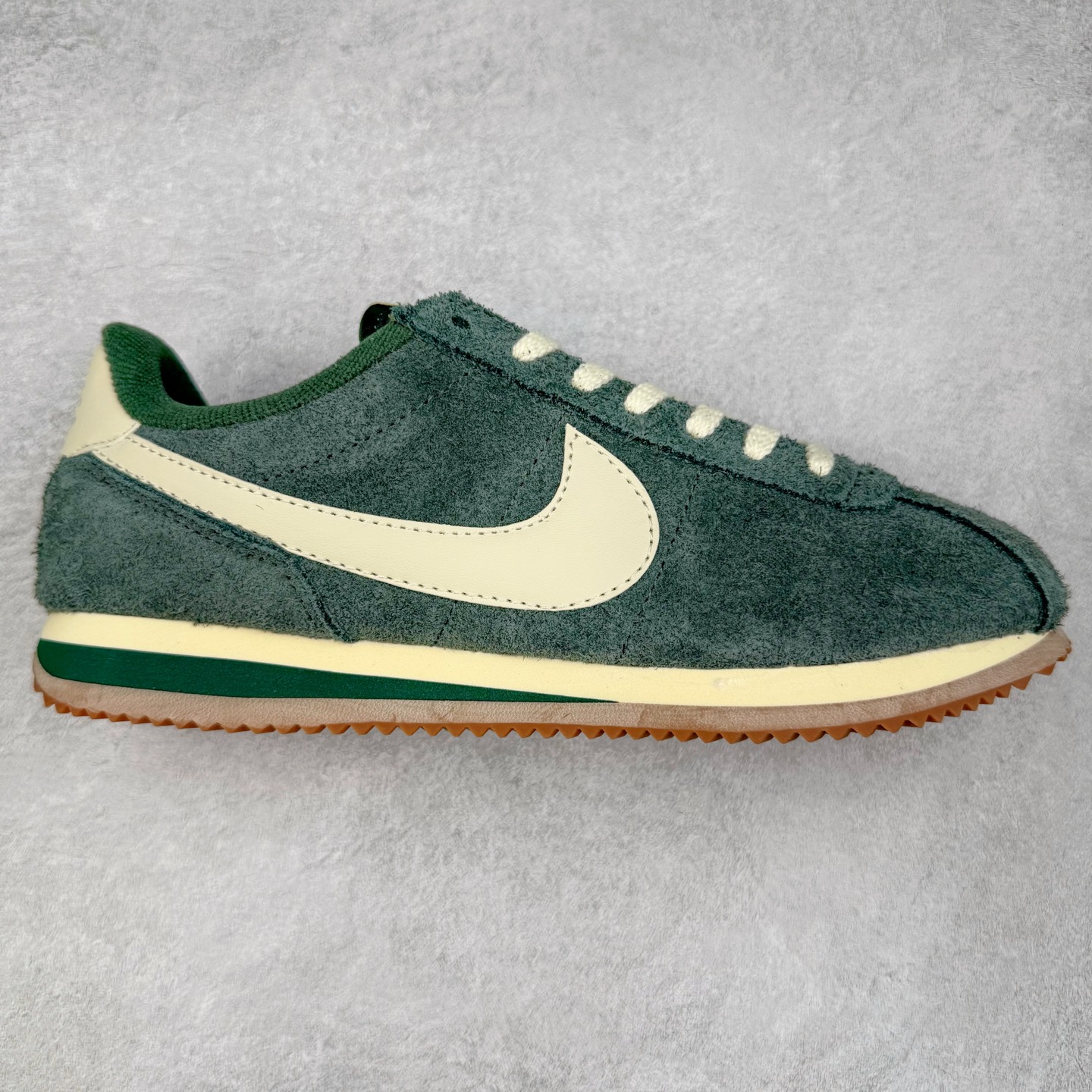 NK Classic Cortez Leather 阿甘复古初代皮革慢跑鞋 实体平台指令订单 全套原纸板楦头开发 原厂数据大底磨具 一比一鞋头弧度高度鞋身弧度 细节品控鞋型随意对比 正确烫金高频细节 公司级标准检验QC 区分市面一切版本 完美复刻阿甘复古鞋型 尺码:35.5 36 36.5 37.5 38 38.5 39 40 40.5 41 42 42.5 43 44 45-选品中心
