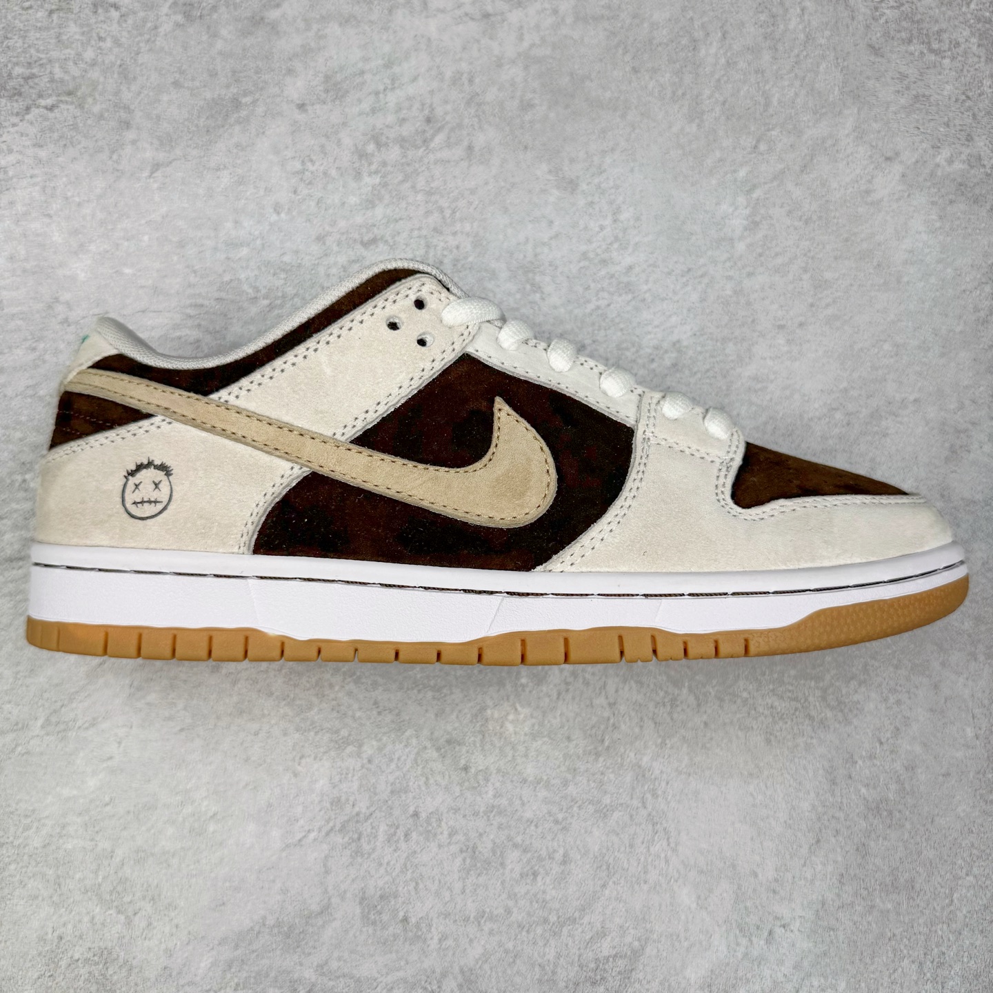 ＃F版 NK SB Dunk Low 咖啡男孩 HF3704-001 极限压缩利润空间 超乎所想的高性价比 用料绝不含糊 原盒原配 正确耐磨橡胶大底 超高清洁度 全鞋零毛边皮料切割 全套原楦原模倾力打造完美版型 尺码：36 36.5 37.5 38 38.5 39 40 40.5 41 42 42.5 43 44 44.5 45 46 47.5-选品中心