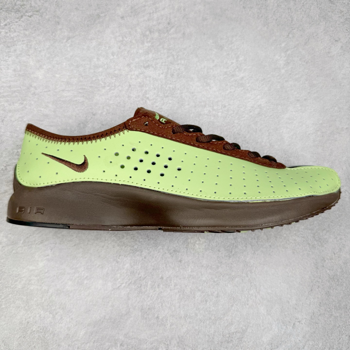 NK Air Superfly 舒适百搭防滑耐磨 低帮 休闲跑步鞋 实拍调校N版已经零色差零失真 百分百还原实物色彩所见即所得 不存在货不对板色差等低级问题 选购参考实物拍摄 不混卖不参货 只用心做好货严格选品 承诺混一赔十 尺码：36 36.5 37.5 38 38.5 39 40 40.5 41 42 42.5 43 44 44.5 45-选品中心