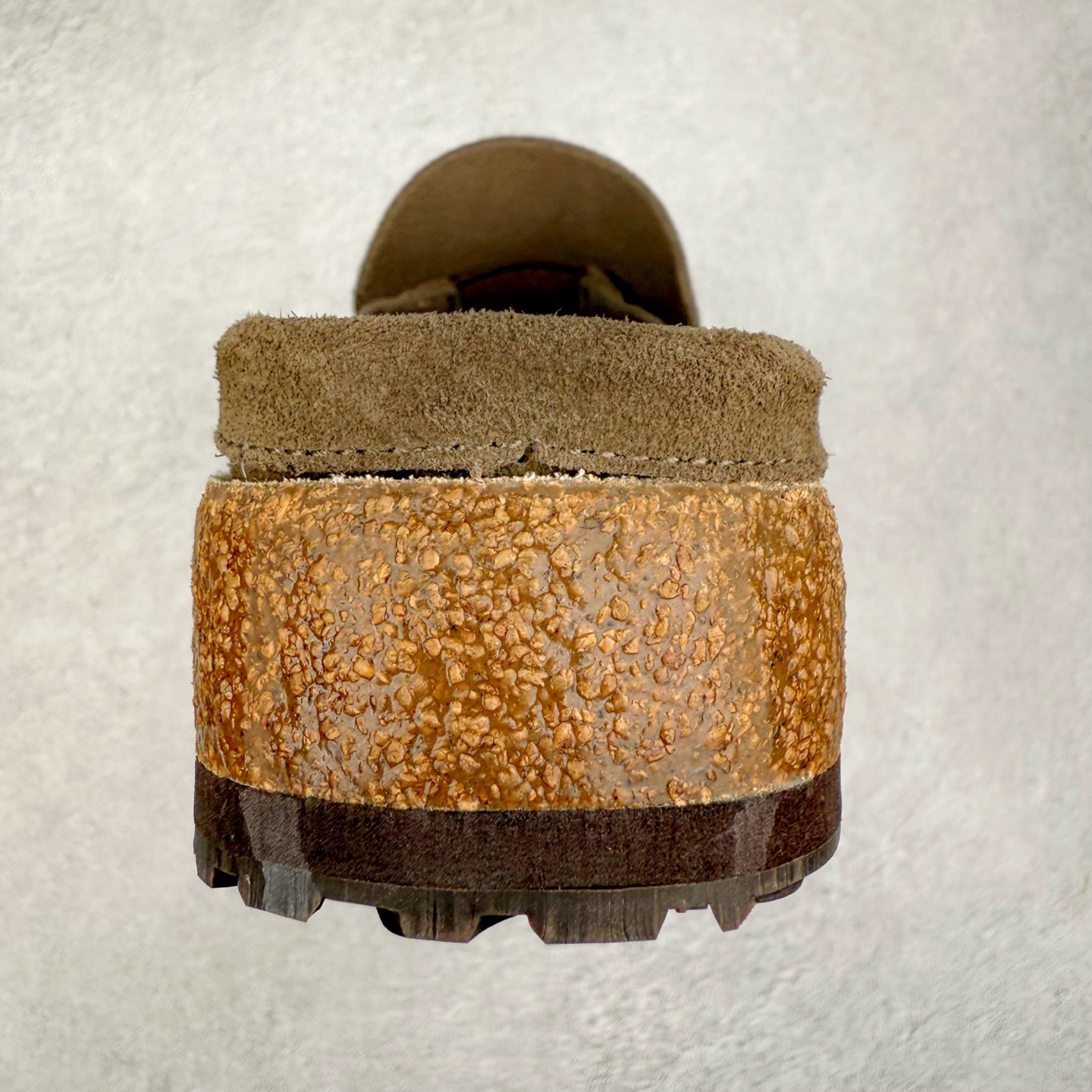 图片[8]-＃GD广顶 Birkenstock Naples 勃肯绒面舒适圆头百搭增高厚底包头拖鞋男女同款 牛皮绒面革质地柔软 搭配可调节鞋扣提升穿着舒适度 人体工学设计分散脚部压力 保护脚踝 软木乳胶鞋床具有一定的收缩性 长时间穿着后能贴合脚型 EVA鞋底回弹性和抗张性力高 具有良好的防震、缓冲性 四季皆宜 柔软的鞋床采用额外的泡沫缓冲层 提供额外的舒适感和全天支撑 全网独家首发 源于德国的严谨工艺 牛巴戎面 中层松木 EVA 三层组合大底 优质牛皮面料五金扣 出口订单 尺码：35-45-选品中心