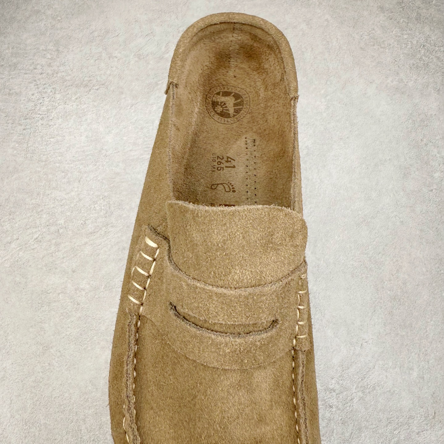 图片[5]-＃GD广顶 Birkenstock Naples 勃肯绒面舒适圆头百搭增高厚底包头拖鞋男女同款 牛皮绒面革质地柔软 搭配可调节鞋扣提升穿着舒适度 人体工学设计分散脚部压力 保护脚踝 软木乳胶鞋床具有一定的收缩性 长时间穿着后能贴合脚型 EVA鞋底回弹性和抗张性力高 具有良好的防震、缓冲性 四季皆宜 柔软的鞋床采用额外的泡沫缓冲层 提供额外的舒适感和全天支撑 全网独家首发 源于德国的严谨工艺 牛巴戎面 中层松木 EVA 三层组合大底 优质牛皮面料五金扣 出口订单 尺码：35-45-选品中心