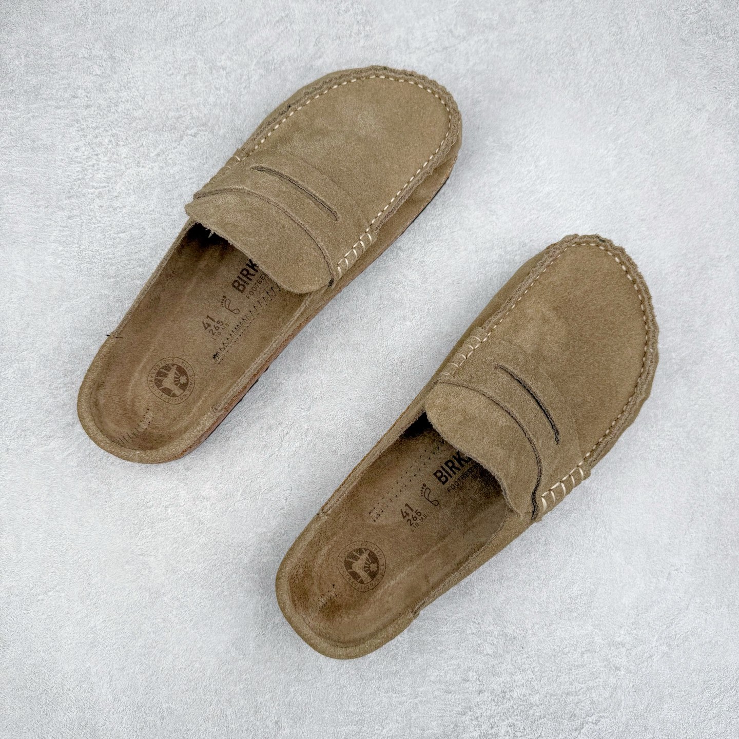 图片[3]-＃GD广顶 Birkenstock Naples 勃肯绒面舒适圆头百搭增高厚底包头拖鞋男女同款 牛皮绒面革质地柔软 搭配可调节鞋扣提升穿着舒适度 人体工学设计分散脚部压力 保护脚踝 软木乳胶鞋床具有一定的收缩性 长时间穿着后能贴合脚型 EVA鞋底回弹性和抗张性力高 具有良好的防震、缓冲性 四季皆宜 柔软的鞋床采用额外的泡沫缓冲层 提供额外的舒适感和全天支撑 全网独家首发 源于德国的严谨工艺 牛巴戎面 中层松木 EVA 三层组合大底 优质牛皮面料五金扣 出口订单 尺码：35-45-选品中心