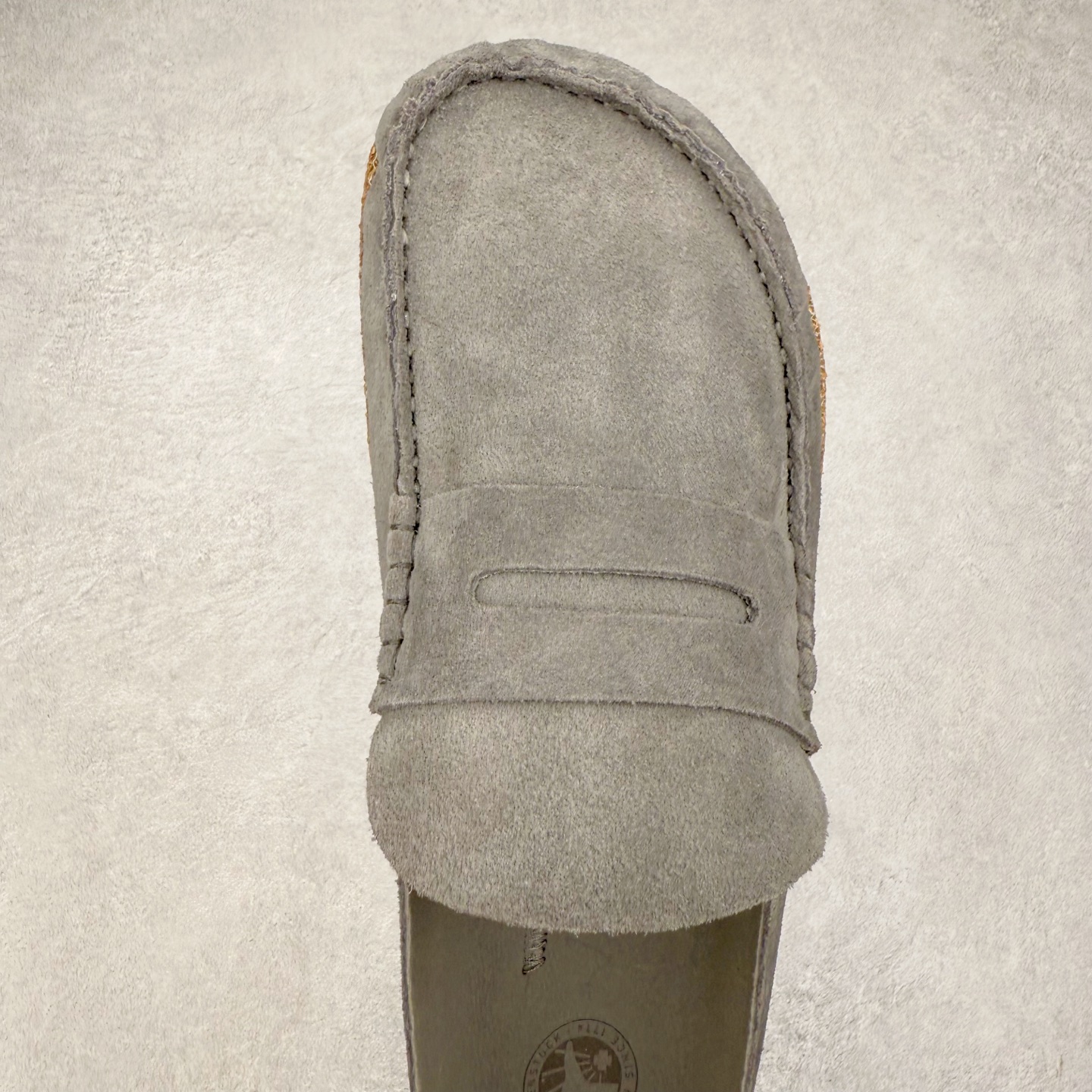 图片[4]-＃GD广顶 Birkenstock Naples 勃肯绒面舒适圆头百搭增高厚底包头拖鞋男女同款 牛皮绒面革质地柔软 搭配可调节鞋扣提升穿着舒适度 人体工学设计分散脚部压力 保护脚踝 软木乳胶鞋床具有一定的收缩性 长时间穿着后能贴合脚型 EVA鞋底回弹性和抗张性力高 具有良好的防震、缓冲性 四季皆宜 柔软的鞋床采用额外的泡沫缓冲层 提供额外的舒适感和全天支撑 全网独家首发 源于德国的严谨工艺 牛巴戎面 中层松木 EVA 三层组合大底 优质牛皮面料五金扣 出口订单 尺码：35-45-选品中心