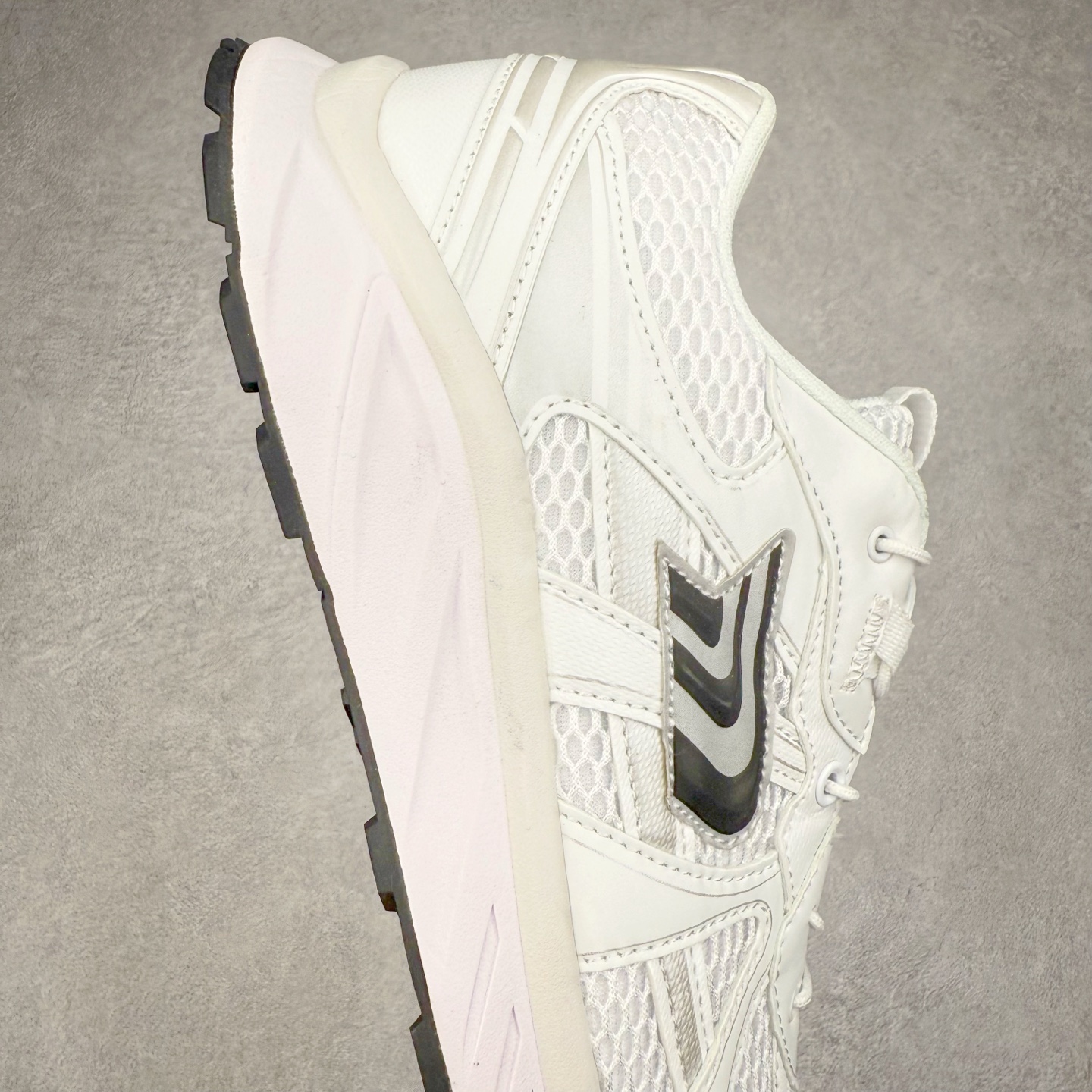 图片[6]-THE NORTH FACE SOLID TECH 北面柔软舒适防滑耐磨低帮生活休闲鞋 男女同款 黑色 The North Face于1966年成立，一直致力于为户外运动员的每一次严酷探索提供专业装备。作为全球户外运动领导品牌，The NorthFace以经过专业运动员测试、适应各类户外需求的产品助力探索者不断超越自我，激发人类潜能。The North Face象征着众多山脉中更冷、更值得挑战的北坡。品牌标志则来自Half Dome，一座位于美国加州Yosemite NationalPark（优胜美地国家公园）里的山峰，中文名字取为「北面」，象征着不畏惧的户外探索精神。1997年，The North Face采用全新的宣传标语「Never Stop Exploring探索永不停止」，体现品牌的探索精神，成为品牌的座右铭。尺码：36/45-选品中心