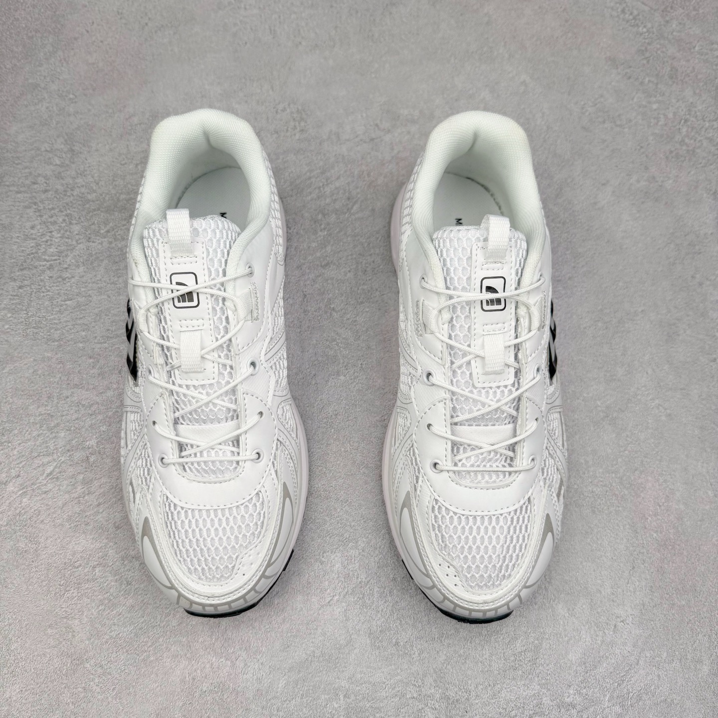 图片[2]-THE NORTH FACE SOLID TECH 北面柔软舒适防滑耐磨低帮生活休闲鞋 男女同款 黑色 The North Face于1966年成立，一直致力于为户外运动员的每一次严酷探索提供专业装备。作为全球户外运动领导品牌，The NorthFace以经过专业运动员测试、适应各类户外需求的产品助力探索者不断超越自我，激发人类潜能。The North Face象征着众多山脉中更冷、更值得挑战的北坡。品牌标志则来自Half Dome，一座位于美国加州Yosemite NationalPark（优胜美地国家公园）里的山峰，中文名字取为「北面」，象征着不畏惧的户外探索精神。1997年，The North Face采用全新的宣传标语「Never Stop Exploring探索永不停止」，体现品牌的探索精神，成为品牌的座右铭。尺码：36/45-选品中心