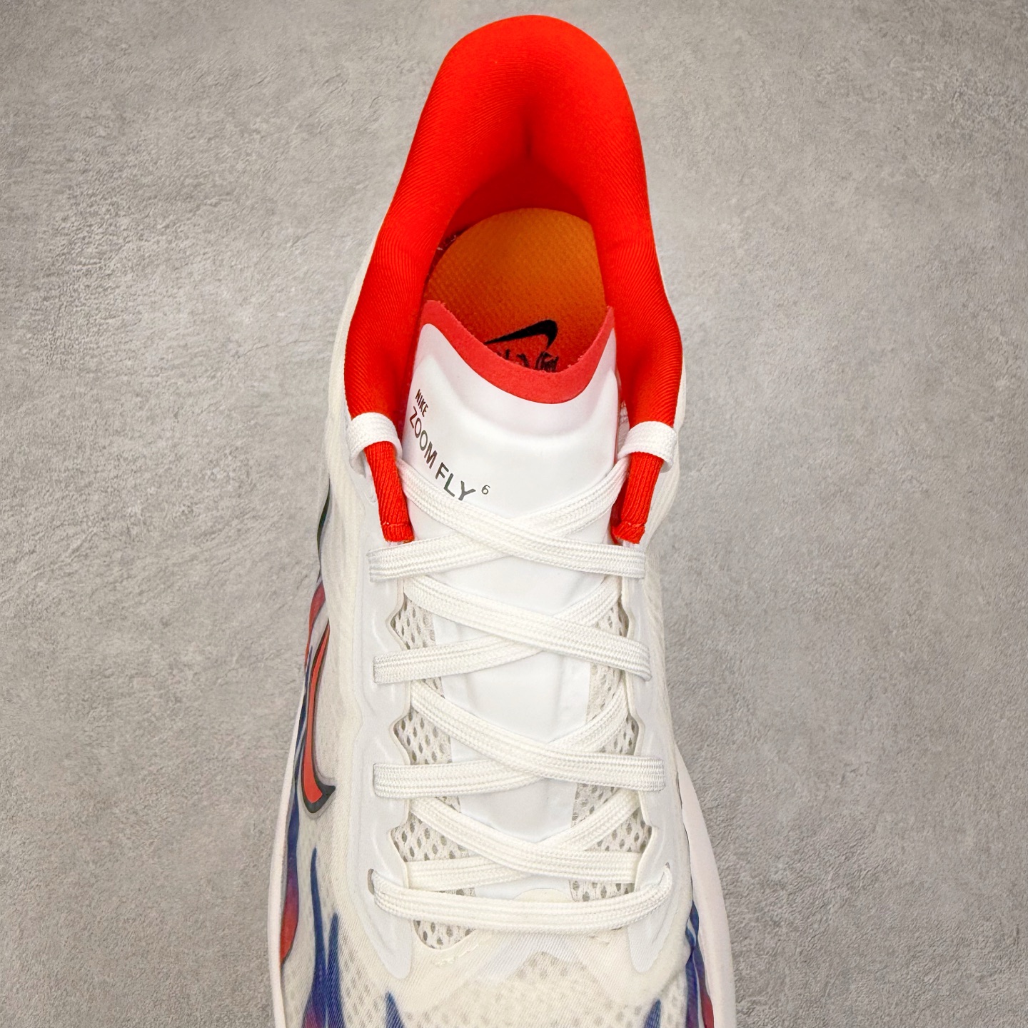 图片[5]-NK ZoomX Invincible Run Flyknit 6 轻量跑鞋 飞织低帮休闲运动慢跑鞋 HQ3498-100 此鞋专为短跑运动员而生 是为 5 至 10 公里距离的赛事和训练打造 整体设计采用流线型的轻质工程网眼材质构成鞋面 并与其他 Running 旗舰鞋款同样搭载全脚掌 ZoomX 缓冲中底 搭配 Pebax 物料与橡胶外底 ZoomX StreakFly 首发配色以Prototype呈现 其灵感是来自开发期间的磨损测试 透过编号的标记与内侧的预期跑步距离突出研发过程 尺码：36 36.5 37.5 38 38.5 39 40 40.5 41 42 42.5 43 44 45-选品中心