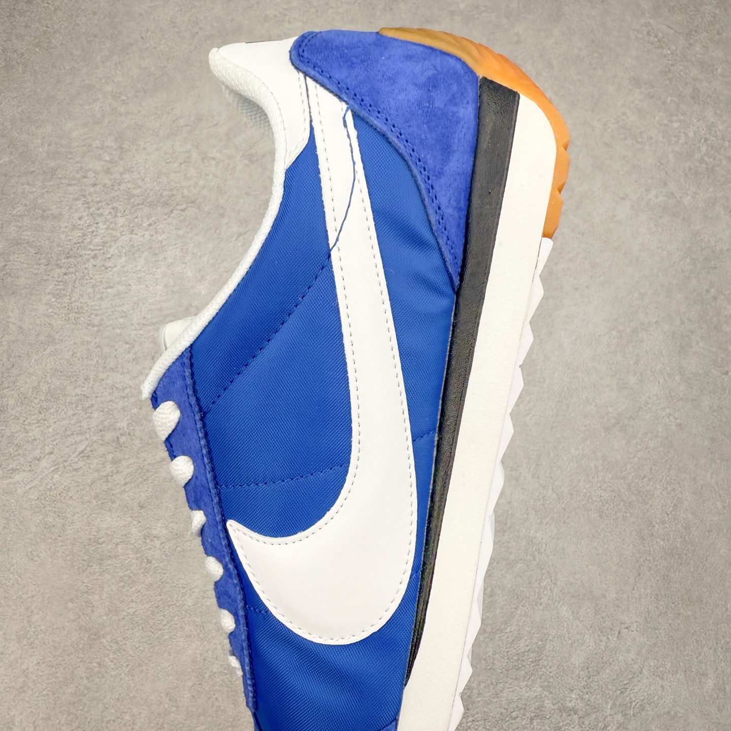 图片[7]-NK Pacific 华夫舒适百搭个性减震低帮生活休闲鞋 HM4771-104 秉承元年款经典风格 糅合防水鞋面设计 传统鞋带系统和覆面设计增强贴合感 提升耐久性 彰显经典风格 EVA 泡棉中底轻盈缓震 纯色橡胶外底搭配人字形底纹 缔造出色耐久性和多向抓地力 天猫订单本实体可操作原价款 尺码： 36 36.5 37 38 38.5 39 40 40.5 41 42 42.5 43 44 45-选品中心