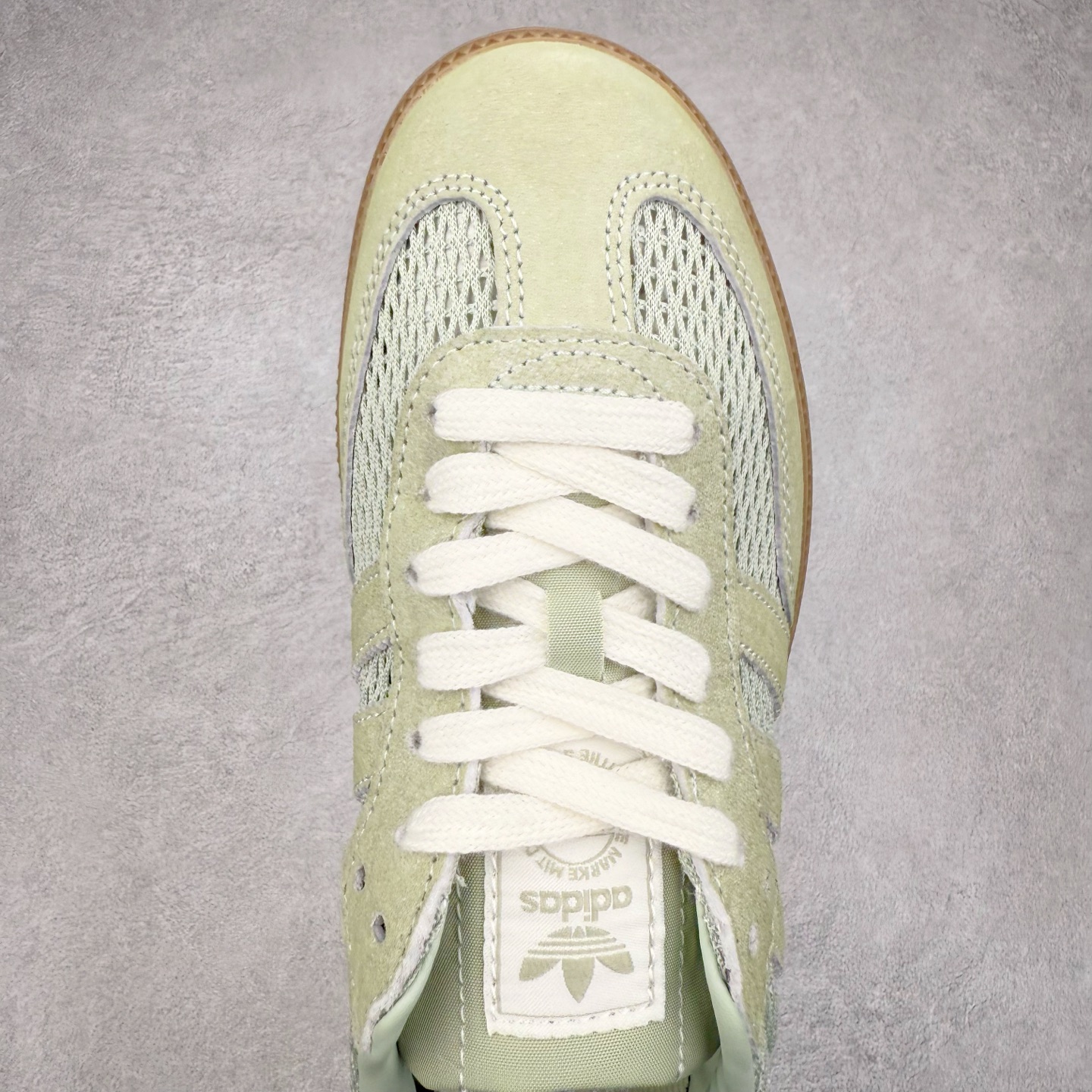 图片[4]-AD Original Samba OG 复古经典轻便板鞋 KK3529 这款桑巴鞋展示了高质量的工艺 带有装饰的超锁缝制和无缝的手感 柔软、柔软的皮革造型和标志性的3条纹完成了精致的外观 正规合身鞋带 鞋面上有绒面鞋垫 橡胶鞋底 享受正畸套筒软感 自50年代首次亮相以来就一直在赢得粉丝的青睐 尺码：36 36.5 37.5 38 38.5 39 40 40.5 41 42 42.5 43 44 44.5 45-选品中心