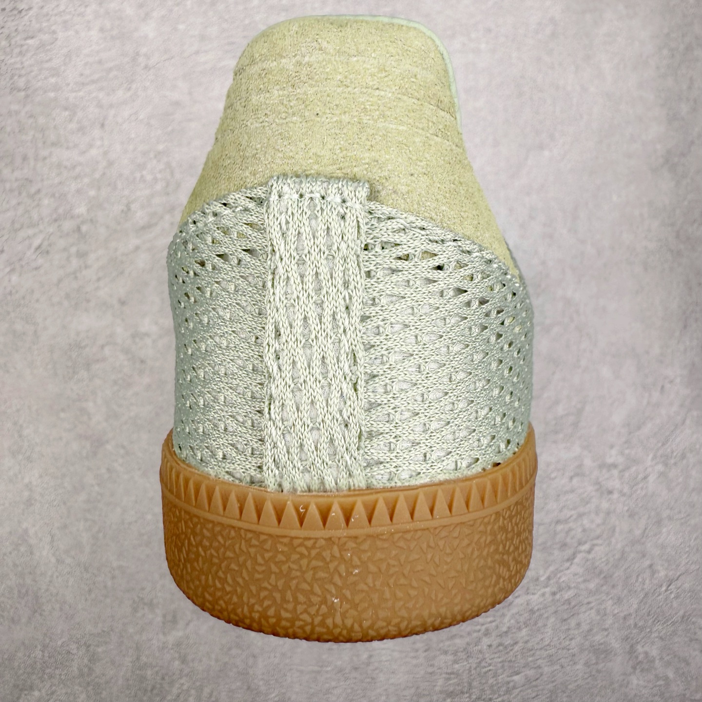 图片[8]-AD Original Samba OG 复古经典轻便板鞋 KK3529 这款桑巴鞋展示了高质量的工艺 带有装饰的超锁缝制和无缝的手感 柔软、柔软的皮革造型和标志性的3条纹完成了精致的外观 正规合身鞋带 鞋面上有绒面鞋垫 橡胶鞋底 享受正畸套筒软感 自50年代首次亮相以来就一直在赢得粉丝的青睐 尺码：36 36.5 37.5 38 38.5 39 40 40.5 41 42 42.5 43 44 44.5 45-选品中心