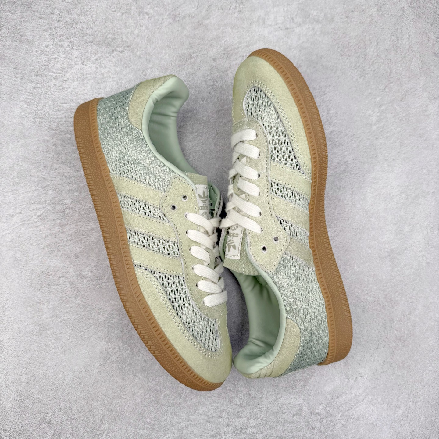 图片[3]-AD Original Samba OG 复古经典轻便板鞋 KK3529 这款桑巴鞋展示了高质量的工艺 带有装饰的超锁缝制和无缝的手感 柔软、柔软的皮革造型和标志性的3条纹完成了精致的外观 正规合身鞋带 鞋面上有绒面鞋垫 橡胶鞋底 享受正畸套筒软感 自50年代首次亮相以来就一直在赢得粉丝的青睐 尺码：36 36.5 37.5 38 38.5 39 40 40.5 41 42 42.5 43 44 44.5 45-选品中心