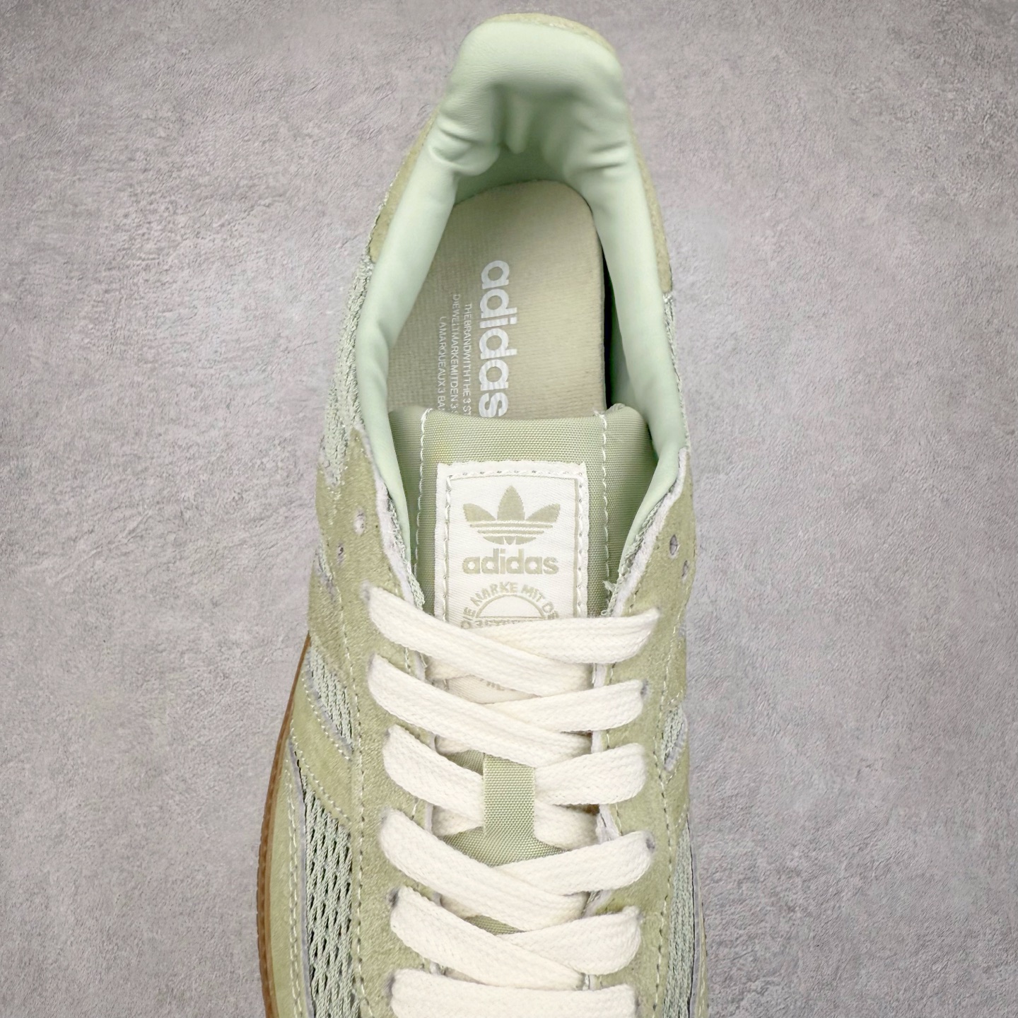 图片[5]-AD Original Samba OG 复古经典轻便板鞋 KK3529 这款桑巴鞋展示了高质量的工艺 带有装饰的超锁缝制和无缝的手感 柔软、柔软的皮革造型和标志性的3条纹完成了精致的外观 正规合身鞋带 鞋面上有绒面鞋垫 橡胶鞋底 享受正畸套筒软感 自50年代首次亮相以来就一直在赢得粉丝的青睐 尺码：36 36.5 37.5 38 38.5 39 40 40.5 41 42 42.5 43 44 44.5 45-选品中心