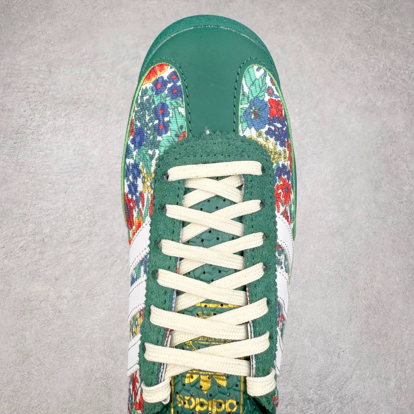 图片[4]-＃HP纯原 AD Wmns SL72 OG 系列德训足球风百搭低帮休闲运动板鞋 JH7226 采用高弹EVA+MODEL+RB三层组合底 区别市面RB一体大底 三层组合鞋底重量与原鞋一致 Originals 将有「T 头鞋」造型的诞生于 1972 年的 SL72 鞋款复刻带回 各位买鞋又有新选择了 1972 年 SL72 问世后 引领了后来阿迪达斯的跑鞋发展方向 其中「SL」代表了 Super Light 彰显了产品轻便的特性 1972 年 SL72 问世后 引领了后来阿迪达斯的跑鞋发展方向 其中「SL」代表了 Super Light 彰显了产品轻便的特性 这次 Originals 延续其轻质经典的基因 带来男女两款 SL72 男生款带来 SL72 RS 鞋型 RS 意为 Reshaped（重塑）鞋款在保留了经典的外观基础上 在尼龙材质里增加了填充物 使鞋型更加挺立和饱满 鞋头则更加圆润 鞋底的 EVA 材质则增加了鞋款的高度 女生款则带来 SL72 OG W 鞋型 OG 顾名思义则是致敬经典款式 相较于 RS（Reshaped）鞋款 鞋身更加纤细 其整体鞋身轮廓、线条、细节、材质上尊崇 70 年代 SL72 的设计 还原经典味道 尺码：36 36⅔ 37⅓ 38 38⅔ 39⅓ 40 40⅔ 41⅓ 42 42⅔ 43⅓ 44 44⅔ 45-选品中心