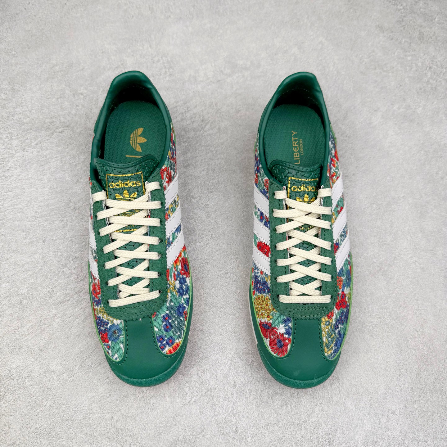 图片[2]-＃HP纯原 AD Wmns SL72 OG 系列德训足球风百搭低帮休闲运动板鞋 JH7226 采用高弹EVA+MODEL+RB三层组合底 区别市面RB一体大底 三层组合鞋底重量与原鞋一致 Originals 将有「T 头鞋」造型的诞生于 1972 年的 SL72 鞋款复刻带回 各位买鞋又有新选择了 1972 年 SL72 问世后 引领了后来阿迪达斯的跑鞋发展方向 其中「SL」代表了 Super Light 彰显了产品轻便的特性 1972 年 SL72 问世后 引领了后来阿迪达斯的跑鞋发展方向 其中「SL」代表了 Super Light 彰显了产品轻便的特性 这次 Originals 延续其轻质经典的基因 带来男女两款 SL72 男生款带来 SL72 RS 鞋型 RS 意为 Reshaped（重塑）鞋款在保留了经典的外观基础上 在尼龙材质里增加了填充物 使鞋型更加挺立和饱满 鞋头则更加圆润 鞋底的 EVA 材质则增加了鞋款的高度 女生款则带来 SL72 OG W 鞋型 OG 顾名思义则是致敬经典款式 相较于 RS（Reshaped）鞋款 鞋身更加纤细 其整体鞋身轮廓、线条、细节、材质上尊崇 70 年代 SL72 的设计 还原经典味道 尺码：36 36⅔ 37⅓ 38 38⅔ 39⅓ 40 40⅔ 41⅓ 42 42⅔ 43⅓ 44 44⅔ 45-选品中心