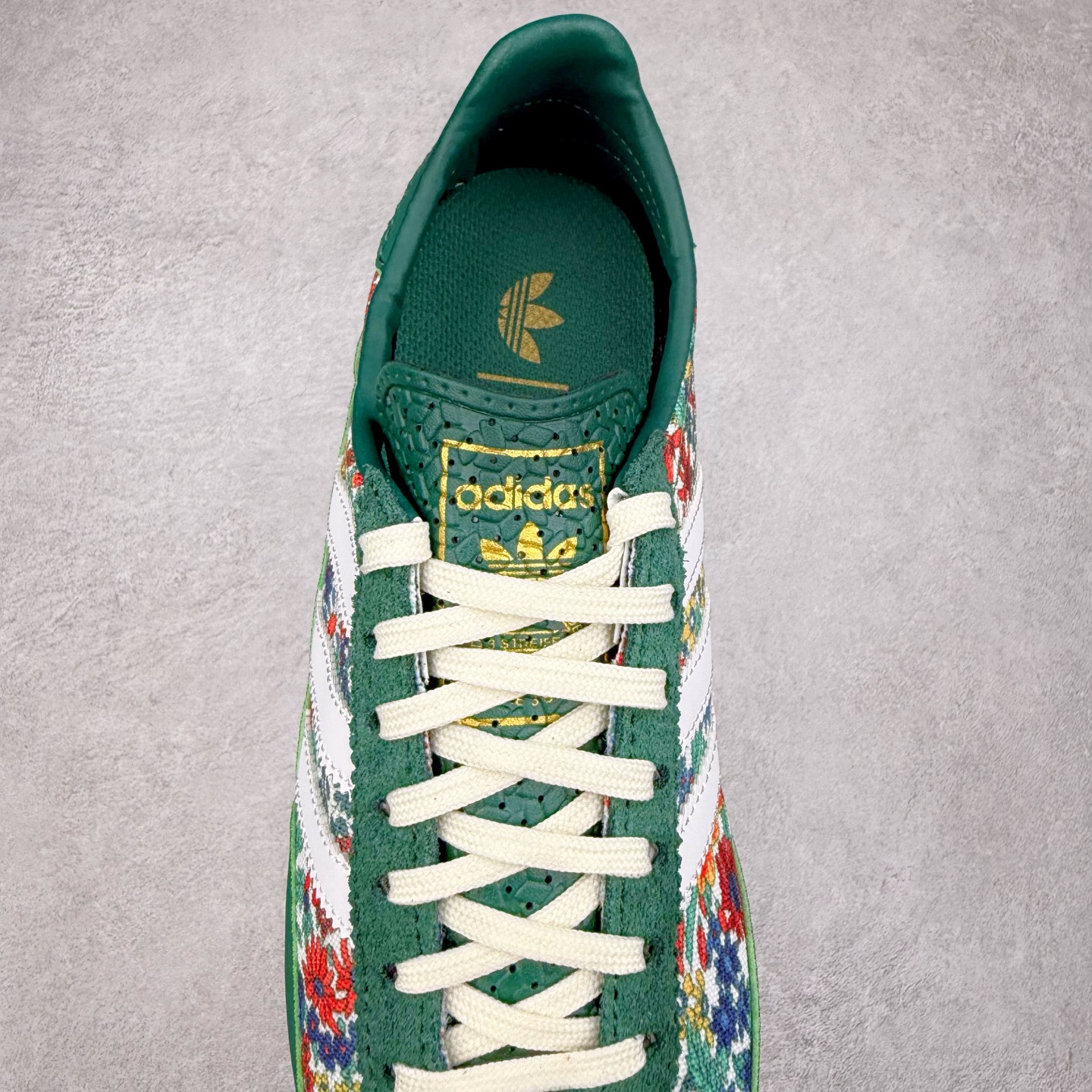 图片[5]-＃HP纯原 AD Wmns SL72 OG 系列德训足球风百搭低帮休闲运动板鞋 JH7226 采用高弹EVA+MODEL+RB三层组合底 区别市面RB一体大底 三层组合鞋底重量与原鞋一致 Originals 将有「T 头鞋」造型的诞生于 1972 年的 SL72 鞋款复刻带回 各位买鞋又有新选择了 1972 年 SL72 问世后 引领了后来阿迪达斯的跑鞋发展方向 其中「SL」代表了 Super Light 彰显了产品轻便的特性 1972 年 SL72 问世后 引领了后来阿迪达斯的跑鞋发展方向 其中「SL」代表了 Super Light 彰显了产品轻便的特性 这次 Originals 延续其轻质经典的基因 带来男女两款 SL72 男生款带来 SL72 RS 鞋型 RS 意为 Reshaped（重塑）鞋款在保留了经典的外观基础上 在尼龙材质里增加了填充物 使鞋型更加挺立和饱满 鞋头则更加圆润 鞋底的 EVA 材质则增加了鞋款的高度 女生款则带来 SL72 OG W 鞋型 OG 顾名思义则是致敬经典款式 相较于 RS（Reshaped）鞋款 鞋身更加纤细 其整体鞋身轮廓、线条、细节、材质上尊崇 70 年代 SL72 的设计 还原经典味道 尺码：36 36⅔ 37⅓ 38 38⅔ 39⅓ 40 40⅔ 41⅓ 42 42⅔ 43⅓ 44 44⅔ 45-选品中心